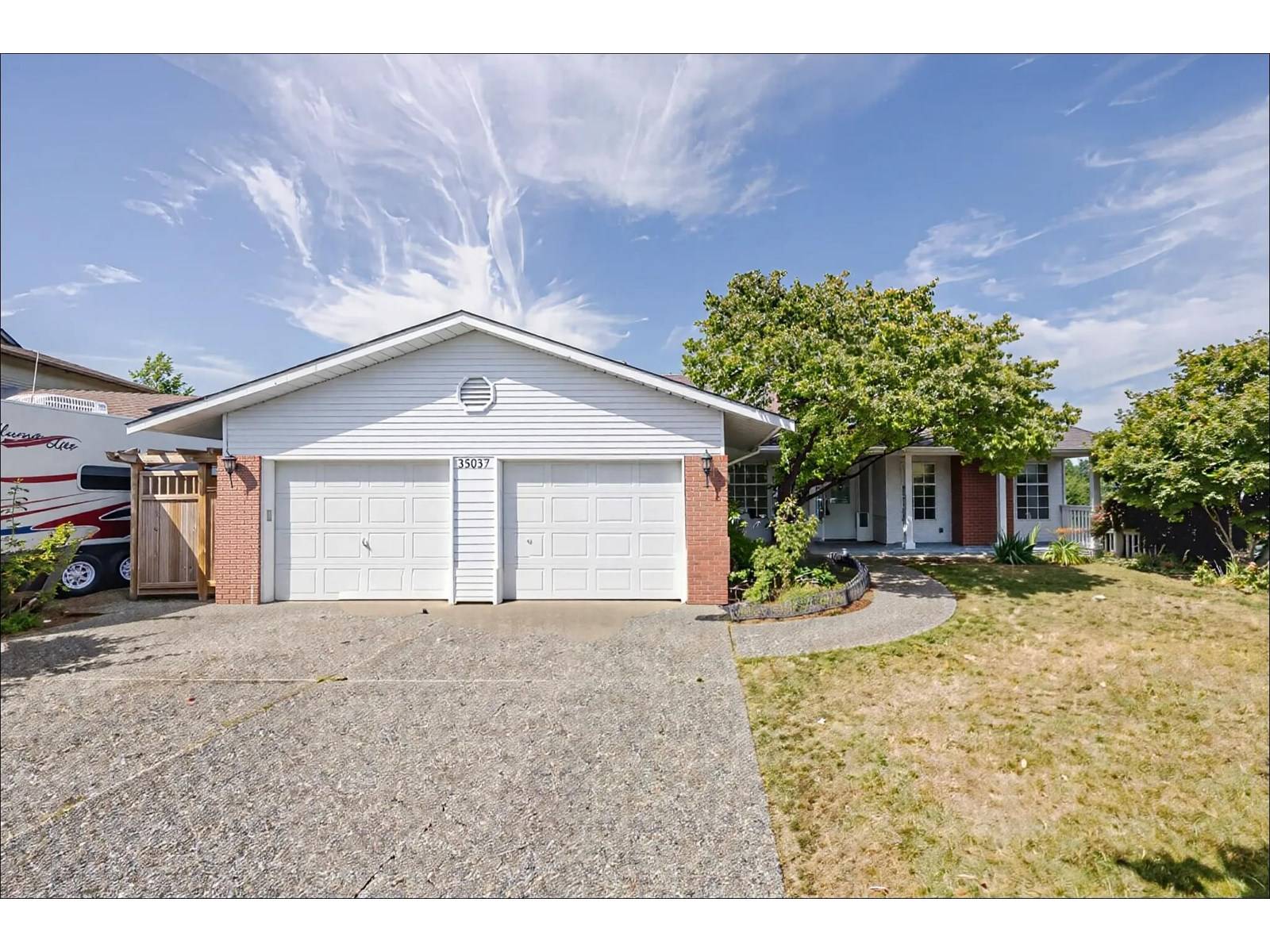 Abbotsford, BC V2S7B1,33033 BANFF PLACE