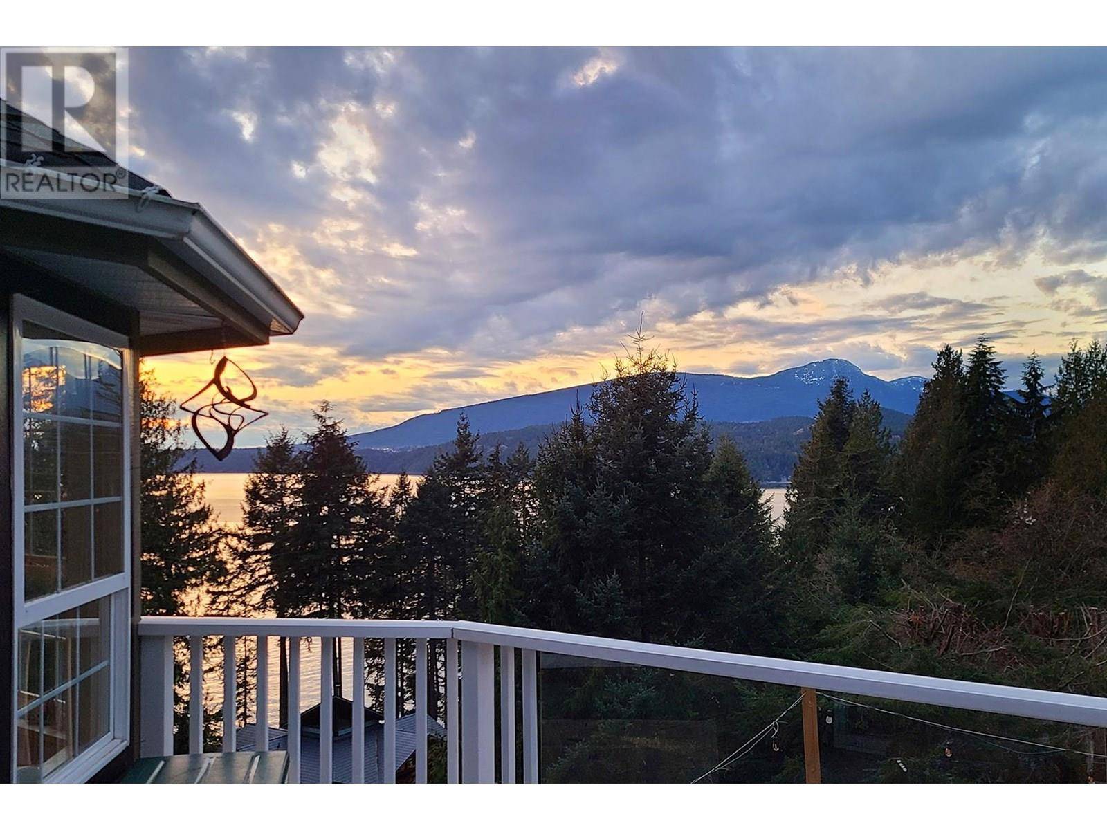 Bowen Island, BC V0N1G2,1609 ISLEVIEW LANE