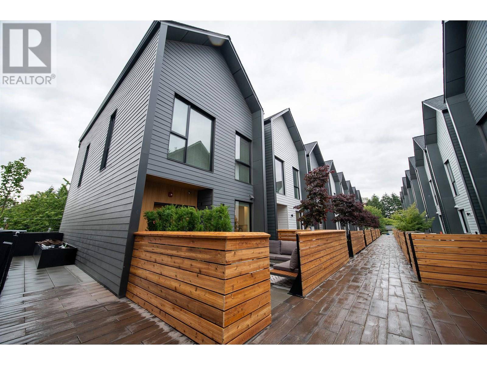 Richmond, BC V6Y1W4,8968 COOK CRES #15