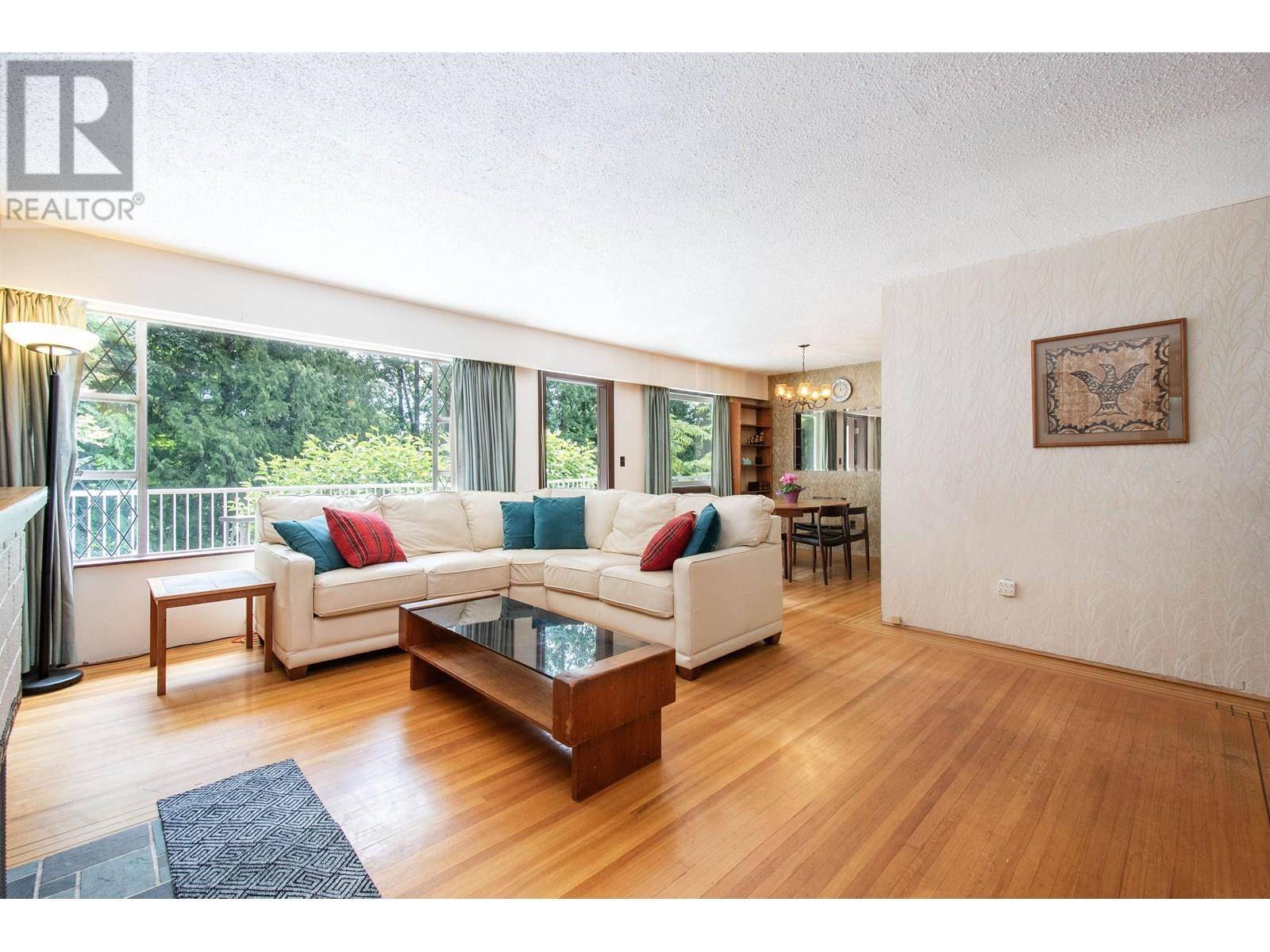 North Vancouver, BC V7J2T5,1852 APPIN ROAD