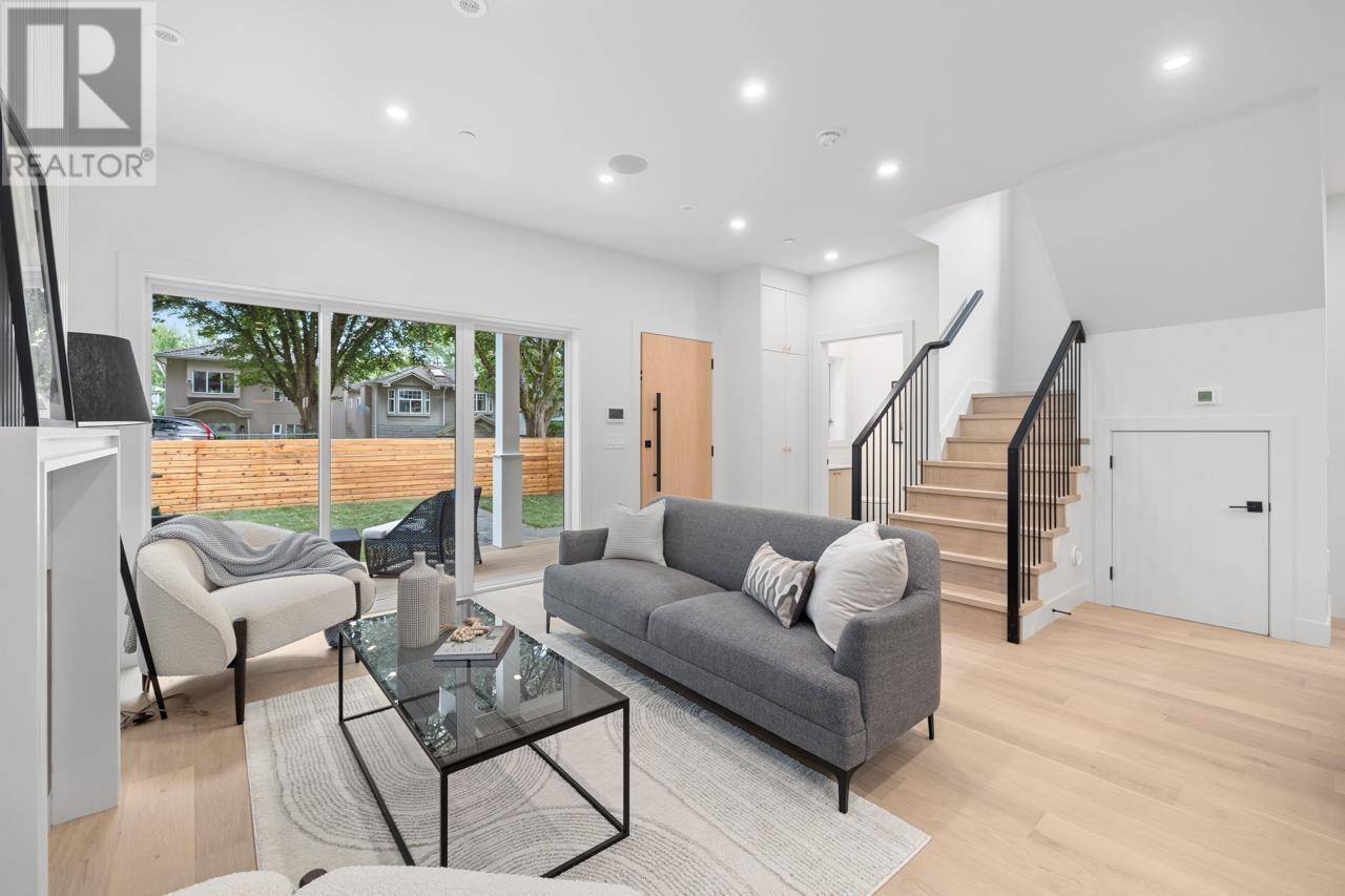 Vancouver, BC V5V1M3,332 East 20TH AVE #1