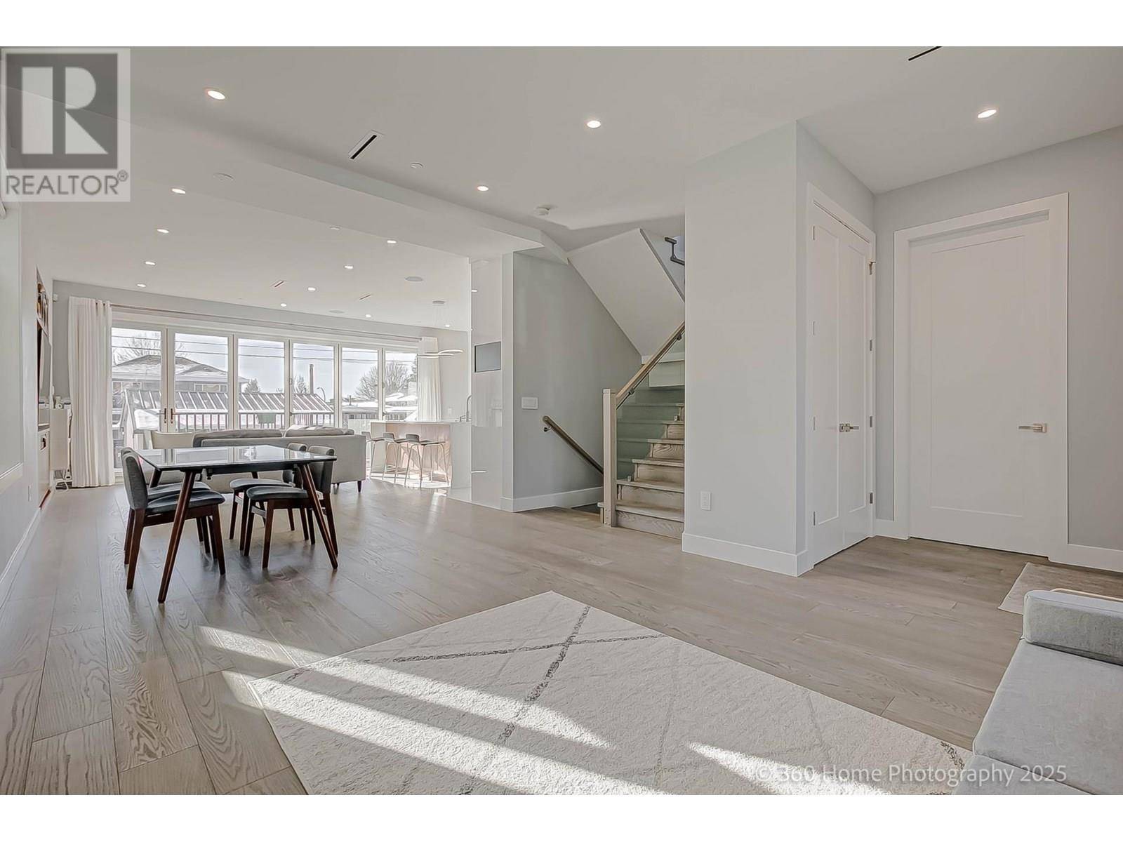 Vancouver, BC V5S1Z7,2714 E 56TH AVENUE