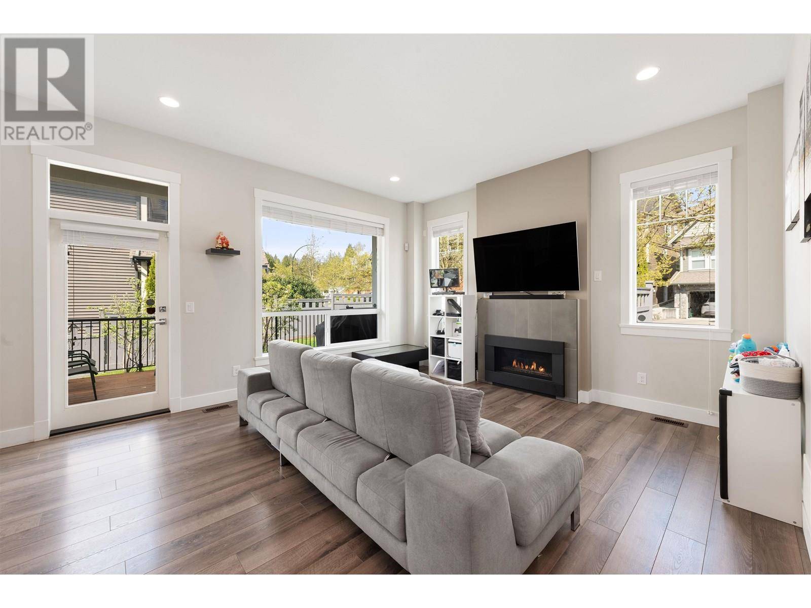 Maple Ridge, BC V2W1Z8,23833 110 AVENUE