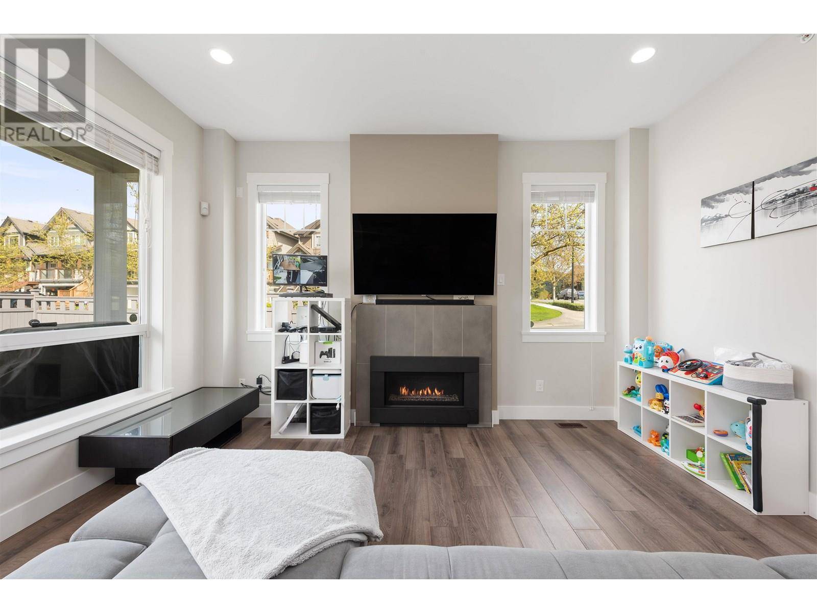 Maple Ridge, BC V2W1Z8,23833 110 AVENUE