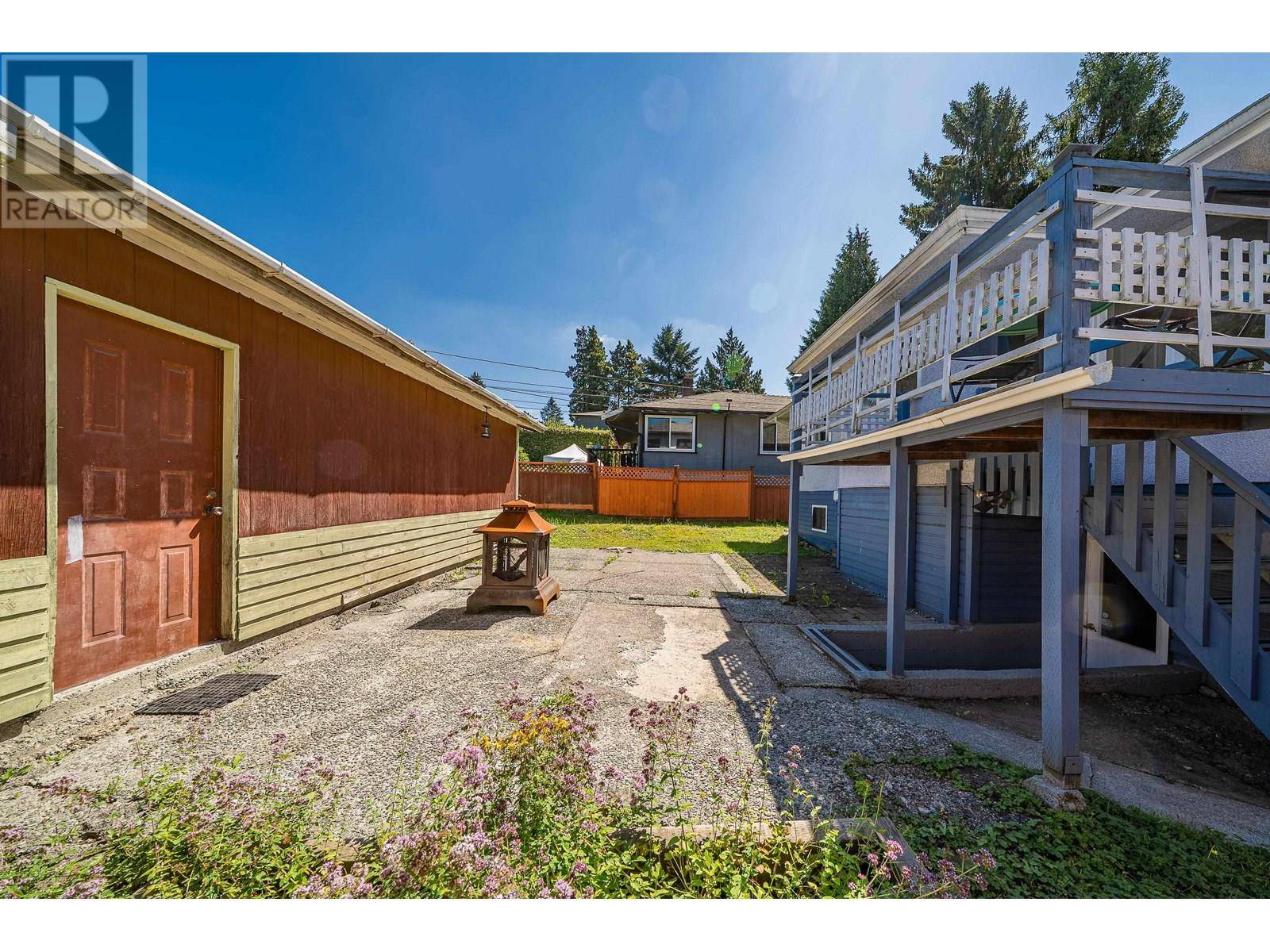 North Vancouver, BC V7N2G2,432 W 25TH STREET