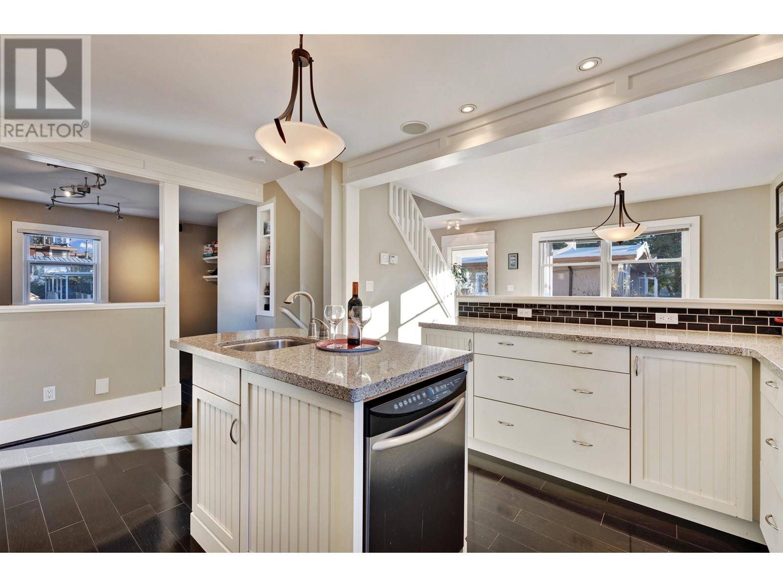 Coquitlam, BC V3J5J7,805 LONGLAC STREET