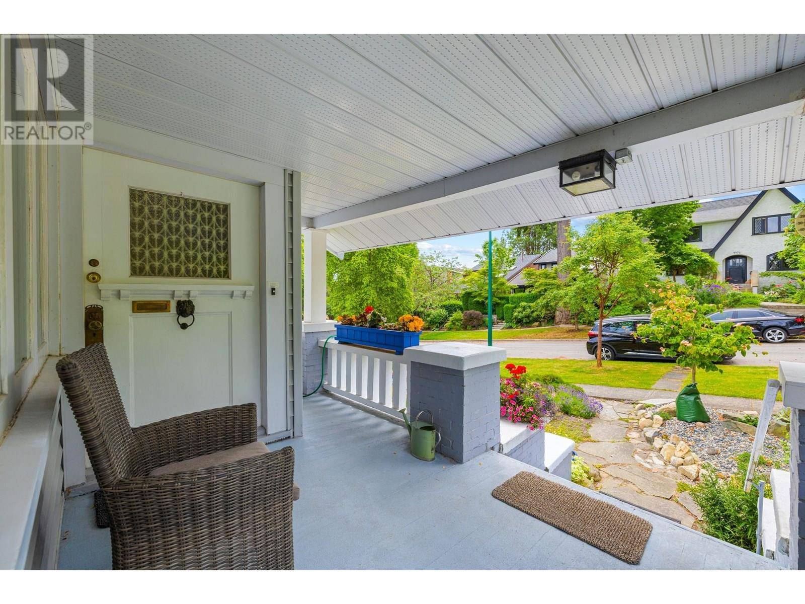 Vancouver, BC V6R1X1,4473 W 7TH AVENUE