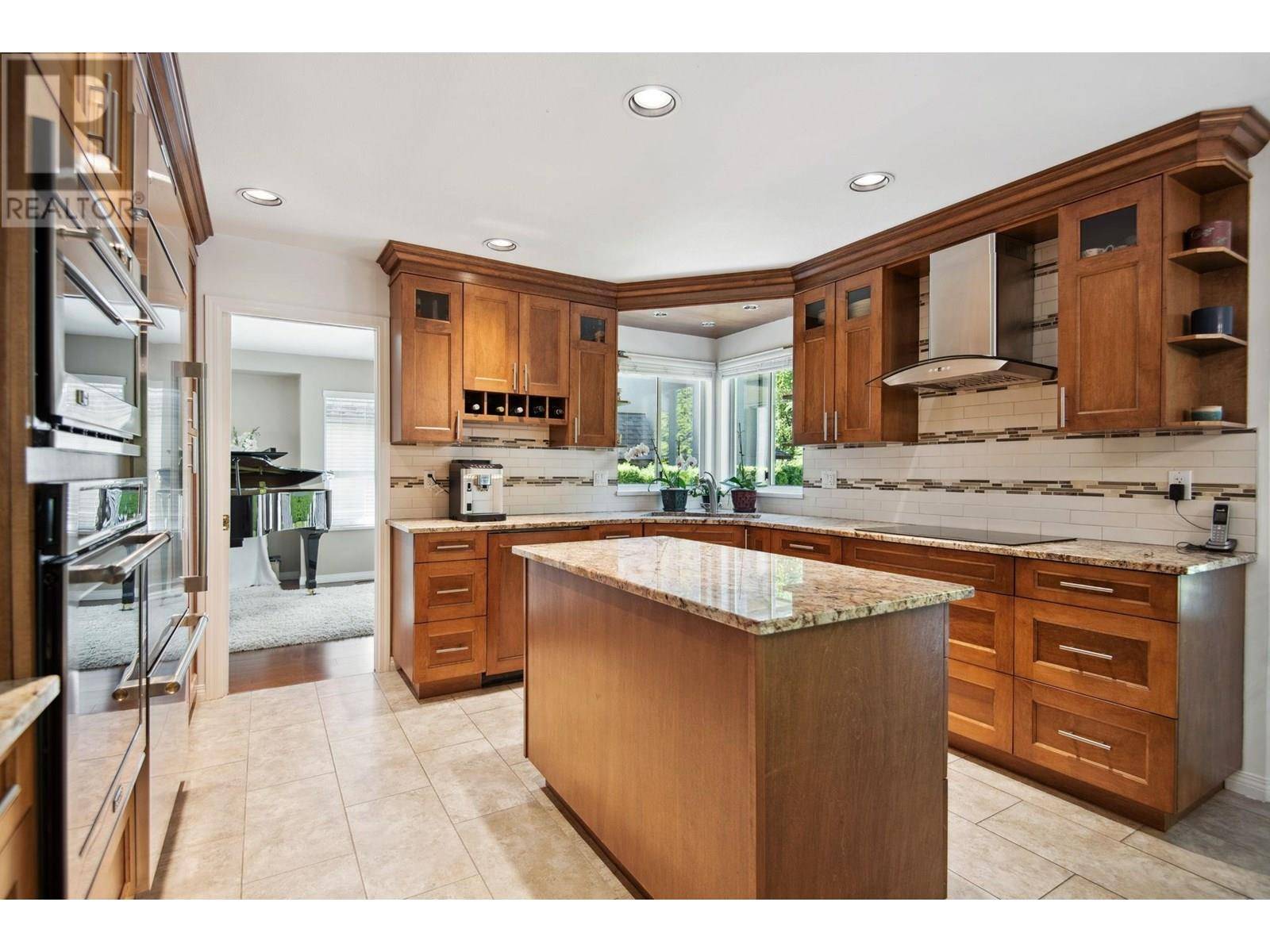 North Vancouver, BC V7K2T1,3253 KERRSTEAD PLACE