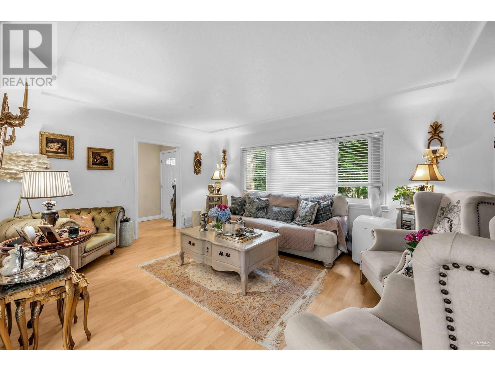 North Vancouver, BC V7R2H4,1052 MONTROYAL BOULEVARD