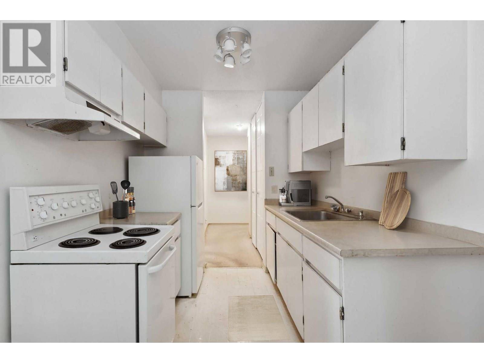 North Vancouver, BC V7P3E6,2016 FULLERTON AVE #204
