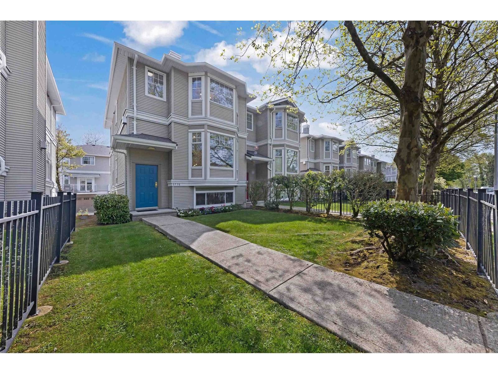 Surrey, BC V3W1C5,6538 121 STREET