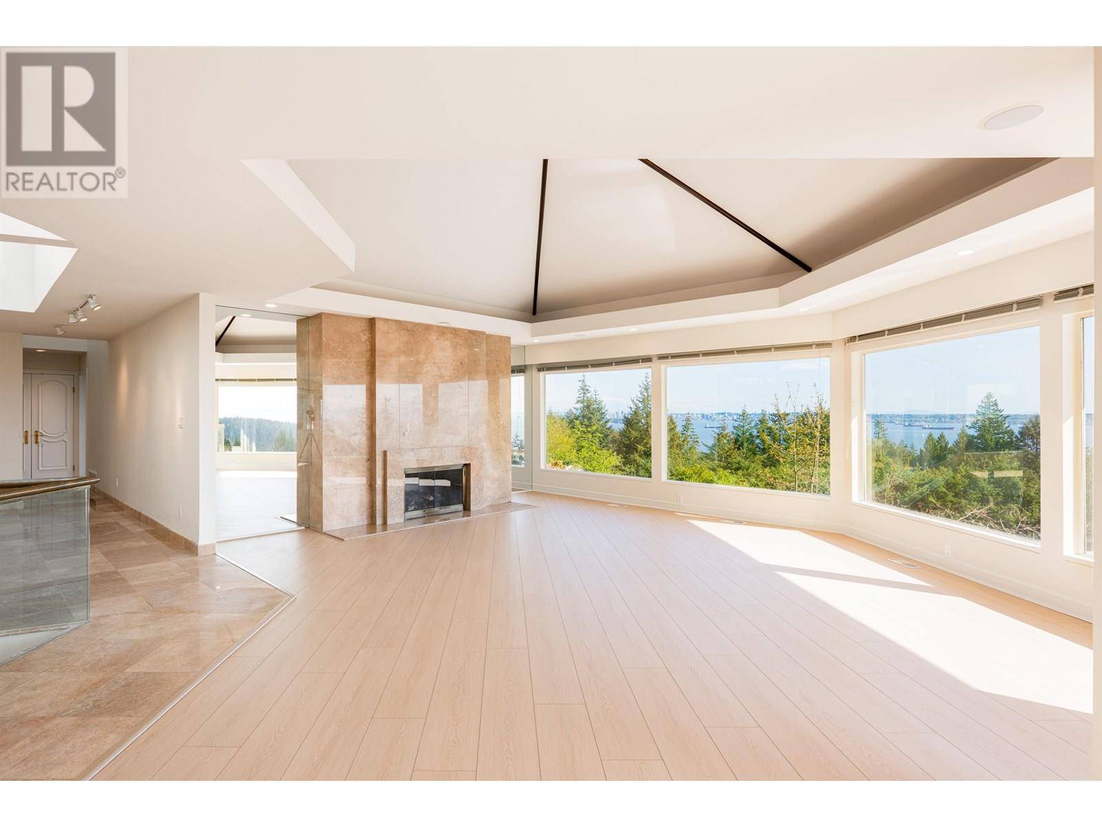 West Vancouver, BC V7V3L5,4060 ALMONDEL ROAD