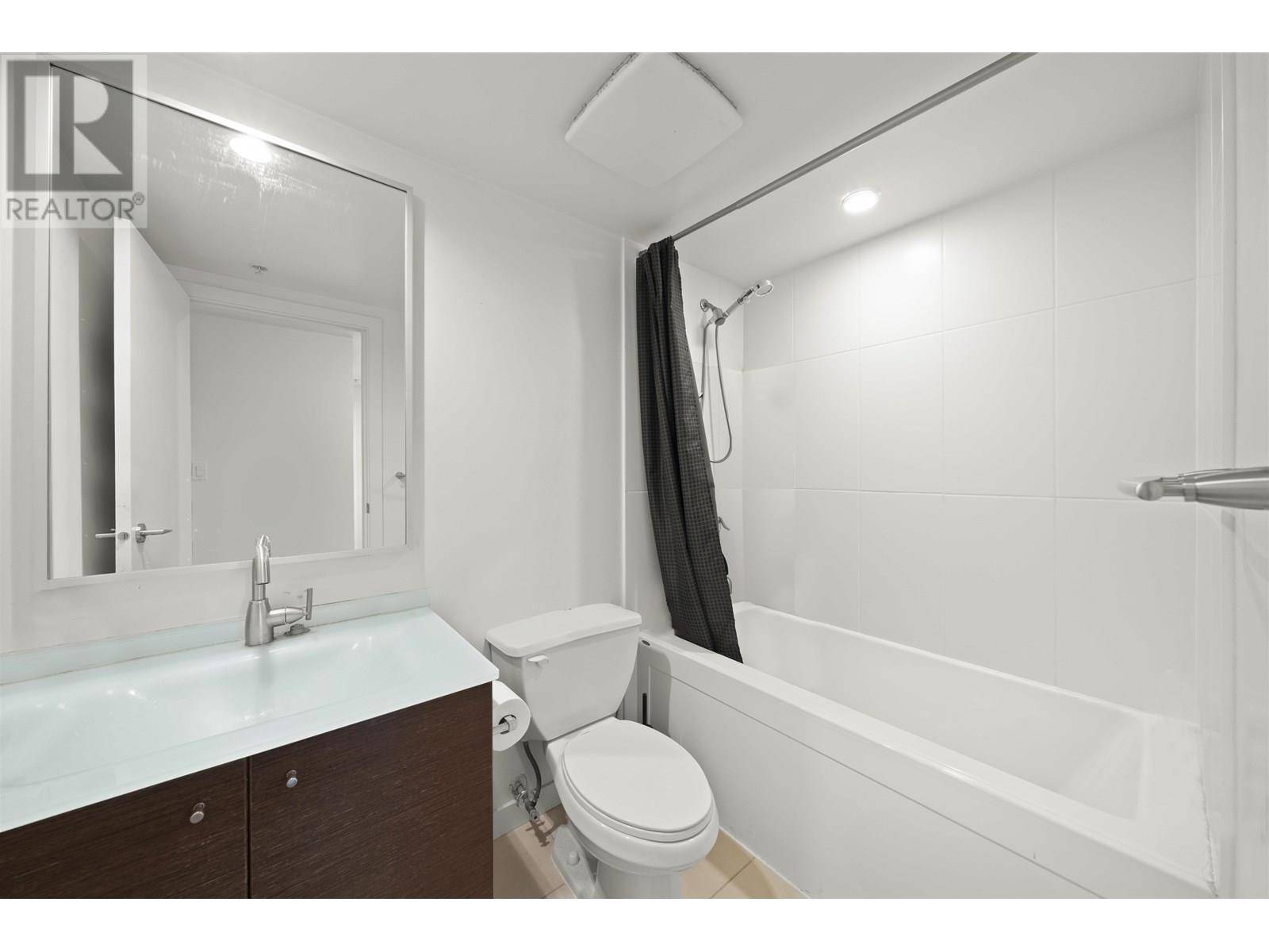 Richmond, BC V6X0B4,7371 WESTMINSTER HWY #601
