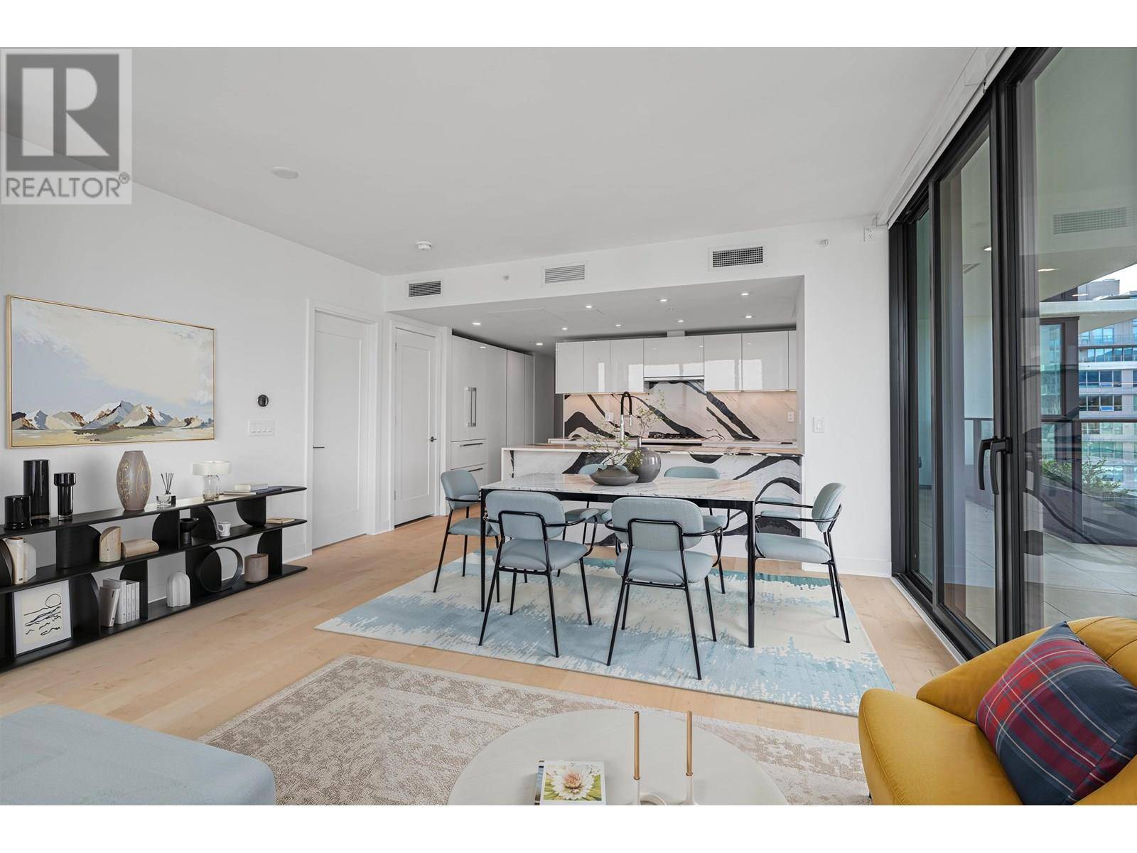 North Vancouver, BC V7L0J8,135 East 13 ST #1309