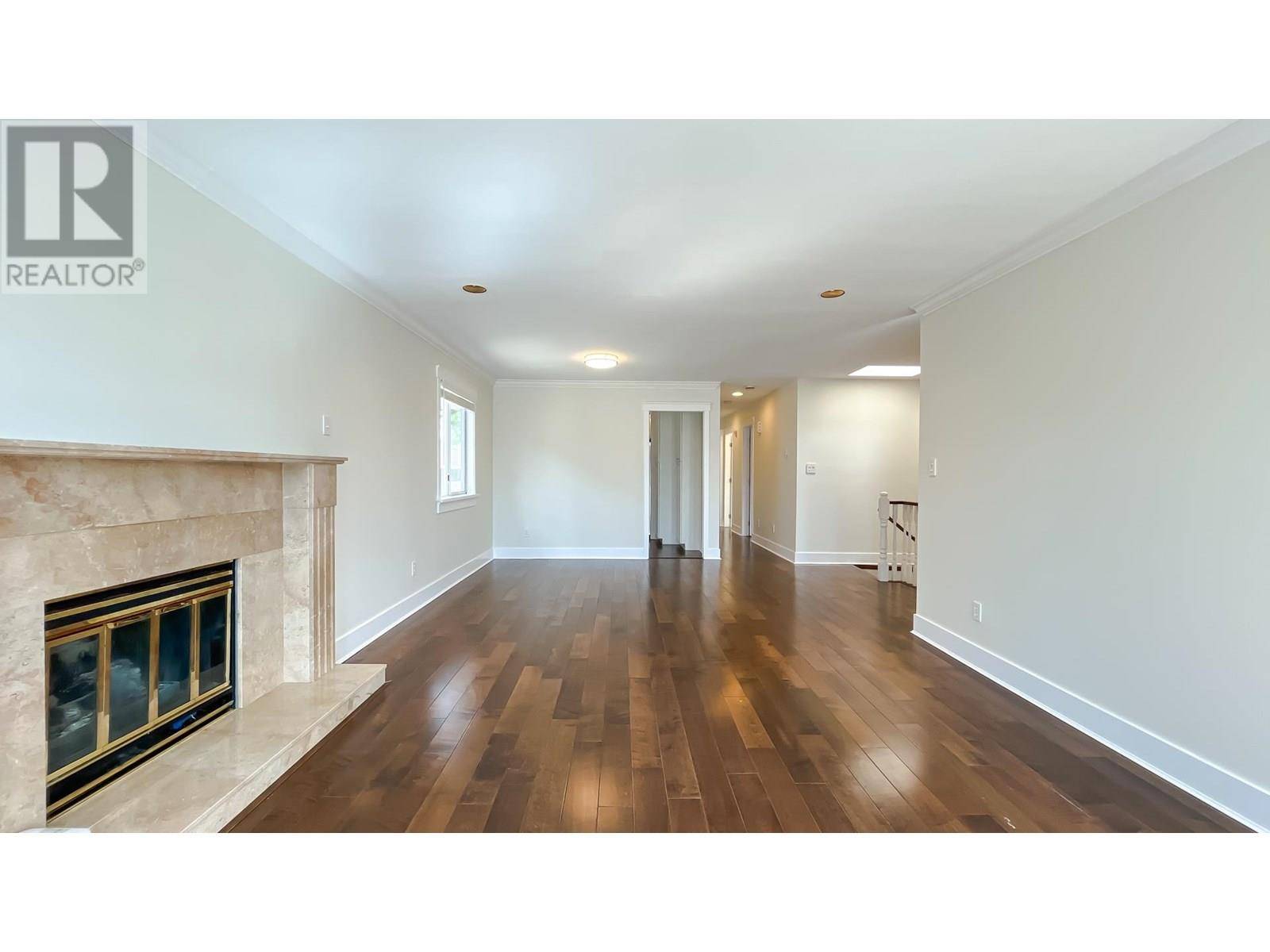 Burnaby, BC V5G2W7,5076 SMITH AVENUE