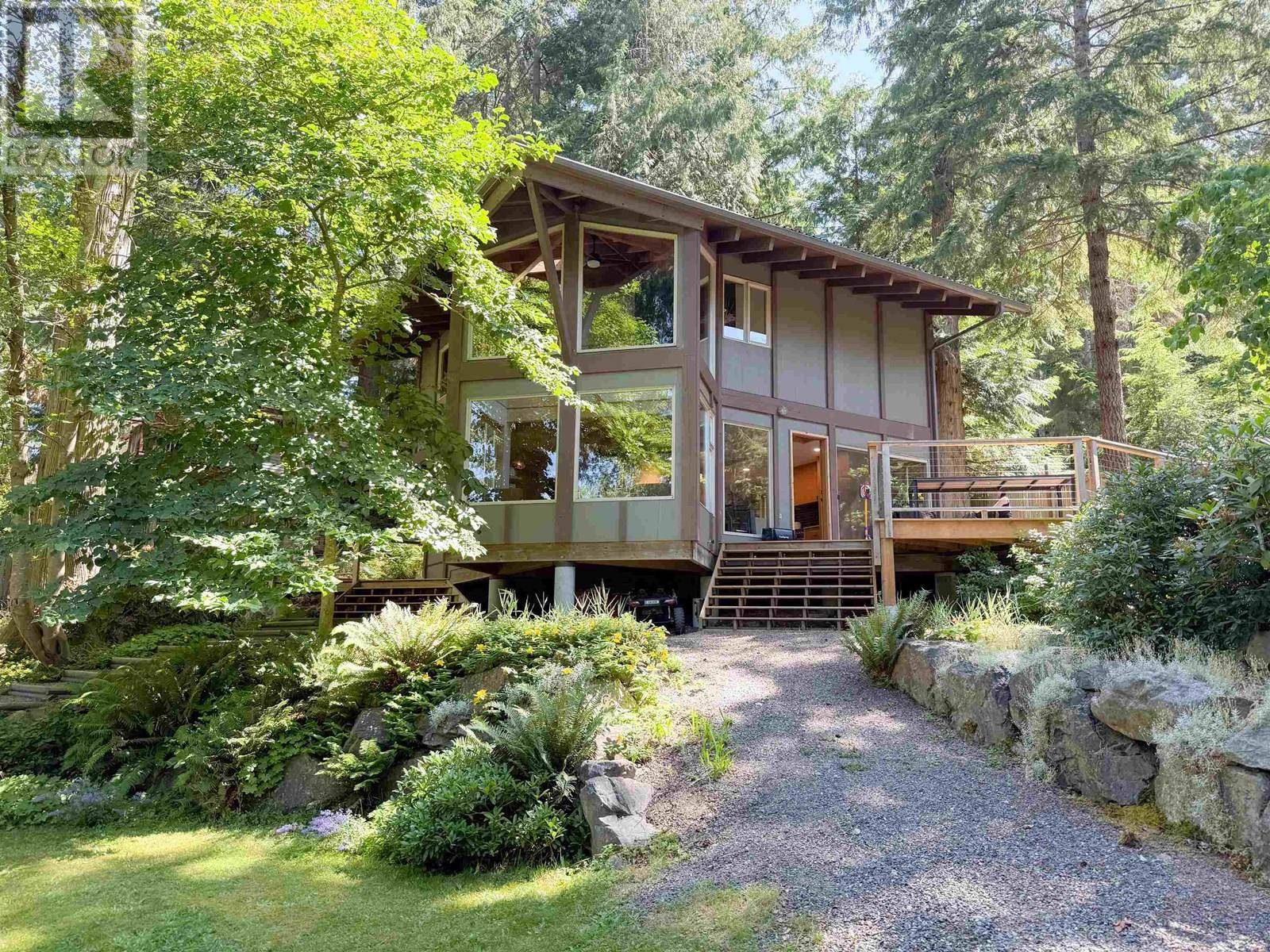 Bowen Island, BC V0N1G2,901 WINDJAMMER ROAD
