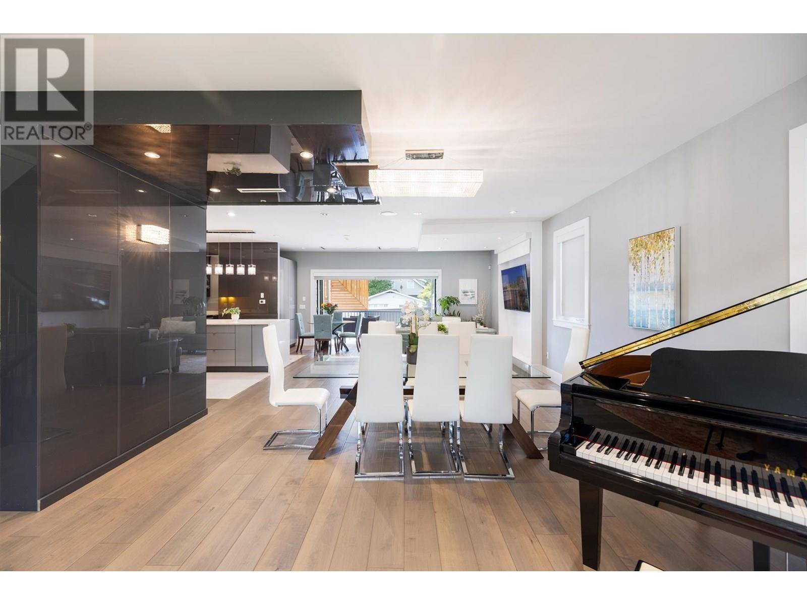 North Vancouver, BC V7N3L2,2553 WESTERN AVENUE