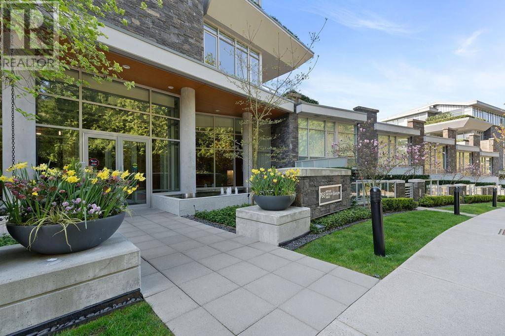 West Vancouver, BC V7T0B6,768 ARTHUR ERICKSON PL #101