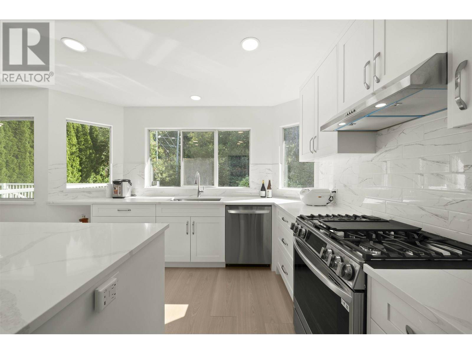 West Vancouver, BC V7W3E8,5399 WESTHAVEN WYND