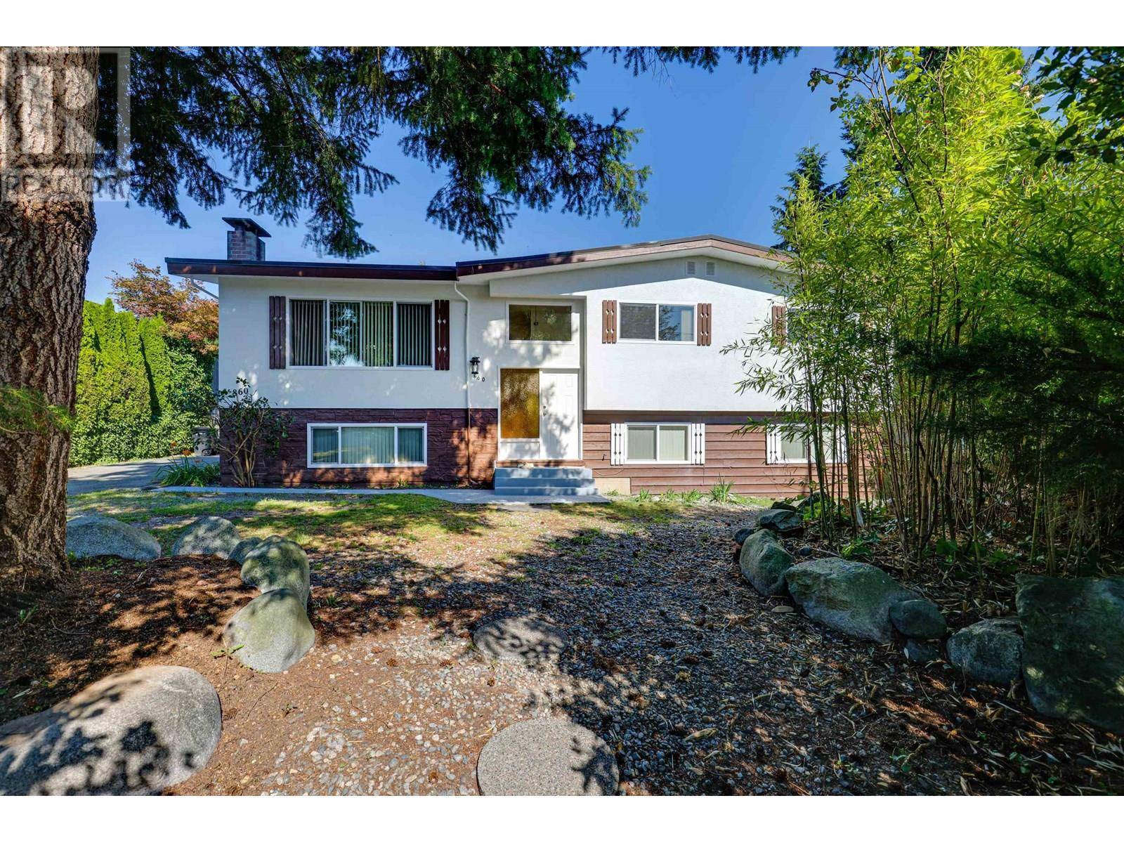Burnaby, BC V5B3R6,860 HOWARD AVENUE