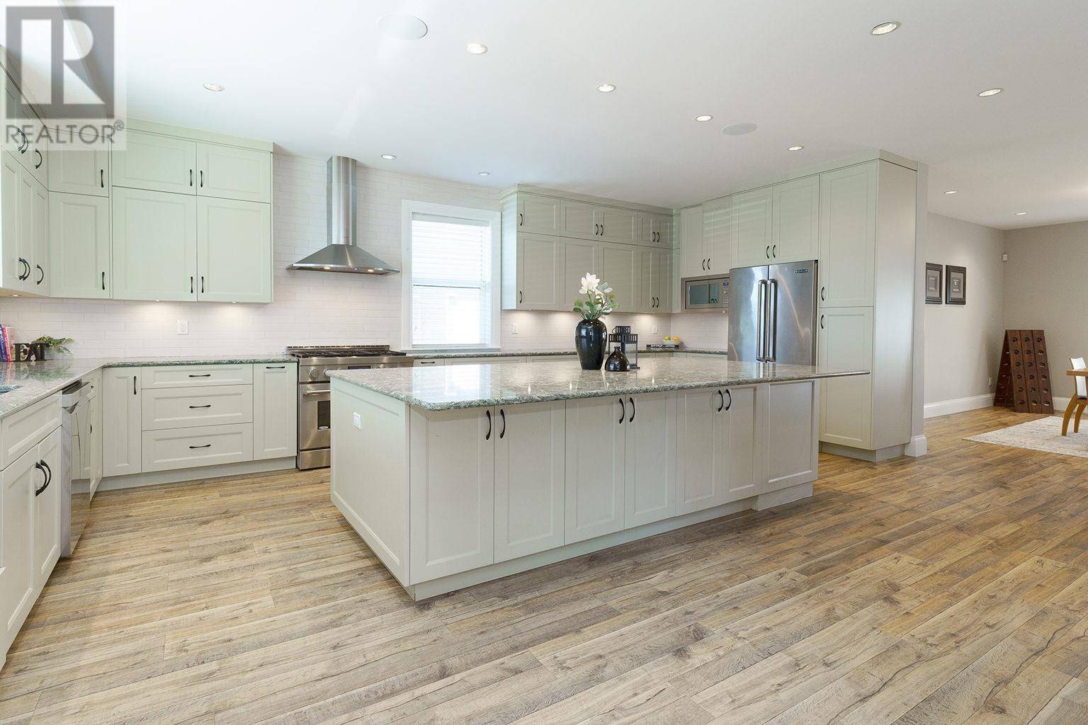 Coquitlam, BC V3K3K8,1055 CHARLAND AVENUE