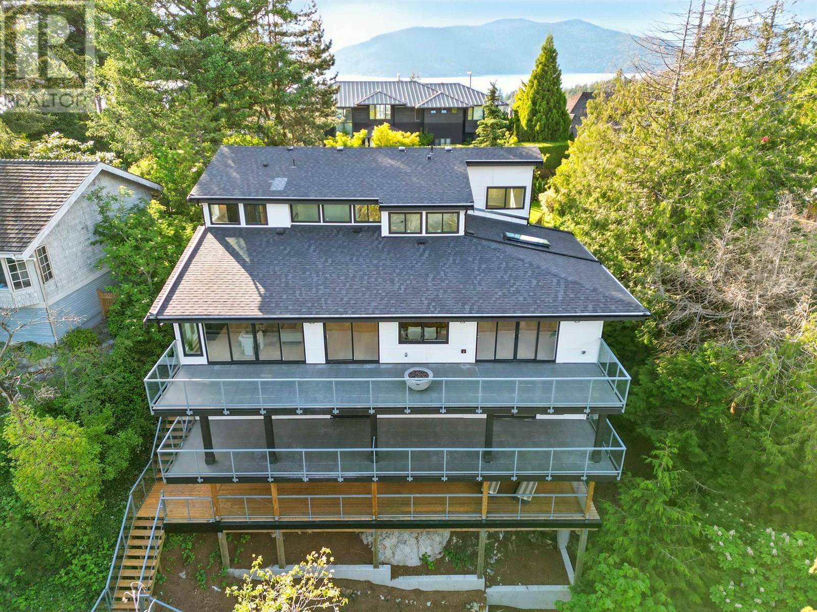 West Vancouver, BC V7W1Y2,6230 SUMMIT AVENUE