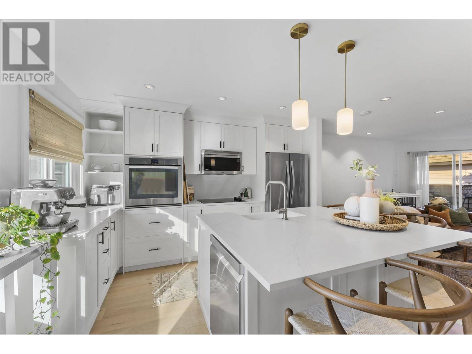 Vancouver, BC V6H1A5,1286 W 6TH AVENUE