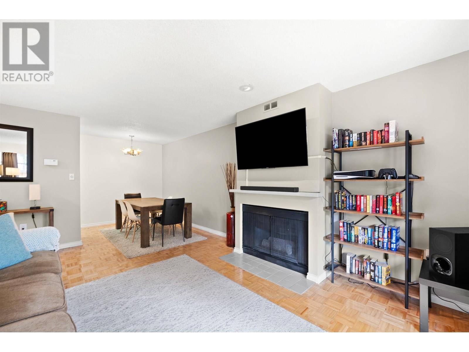 New Westminster, BC V3M2R3,708 EIGHTH AVE #102