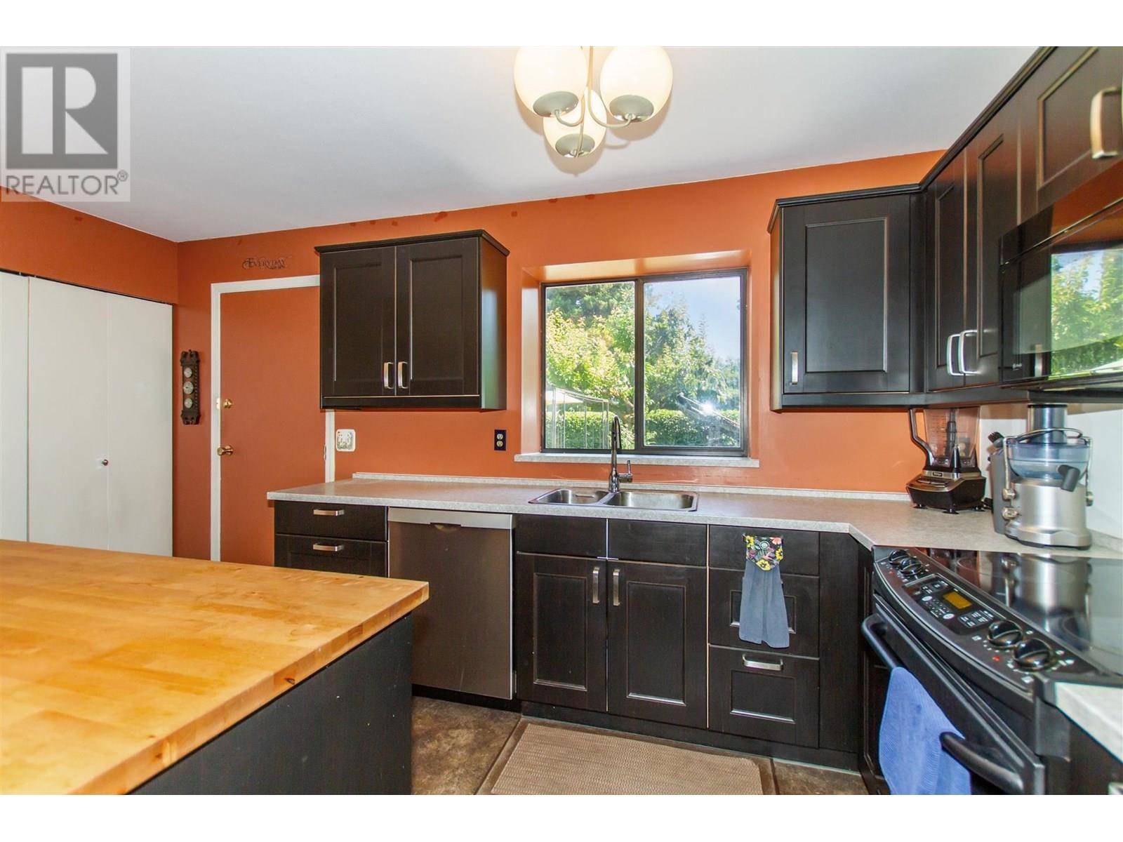 Maple Ridge, BC V2X9H4,20130 DITTON STREET