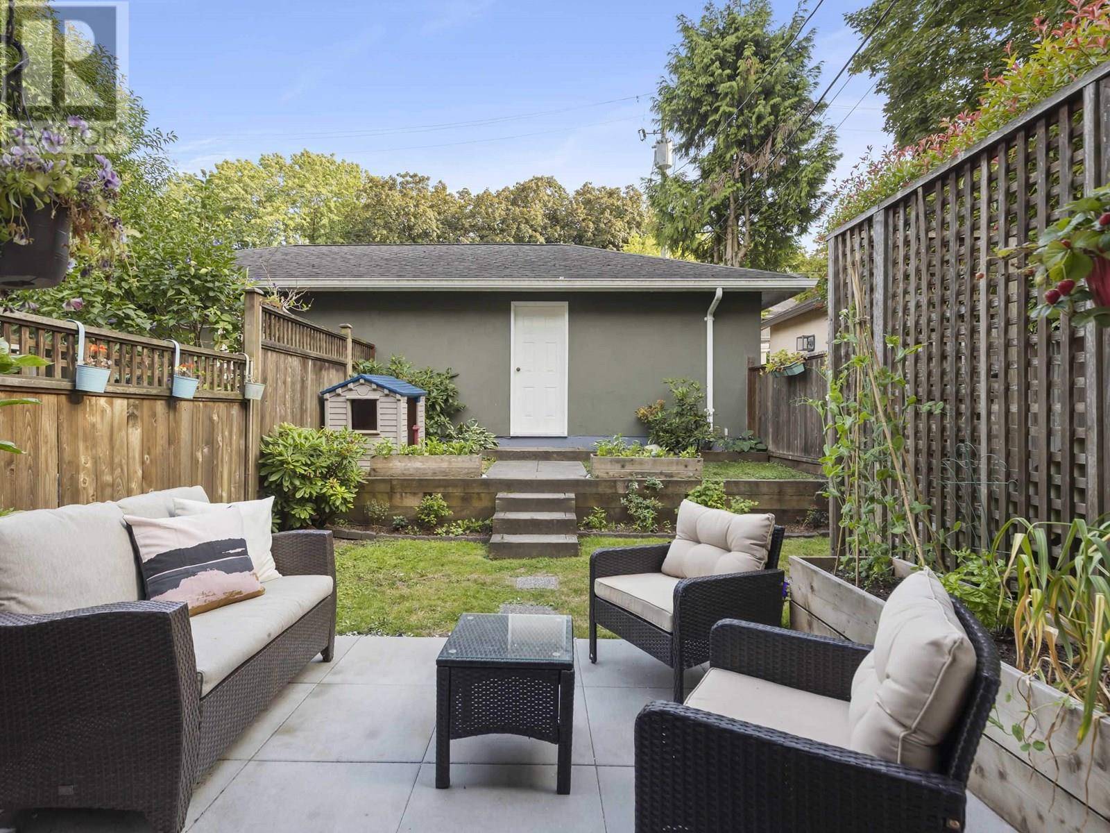 Vancouver, BC V6J2A7,1858 W 10TH AVENUE