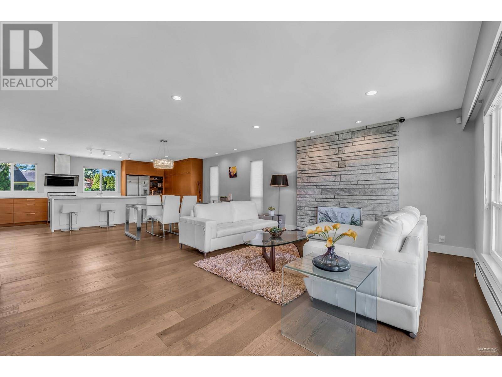 Richmond, BC V7C4P8,7651 FROBISHER DRIVE