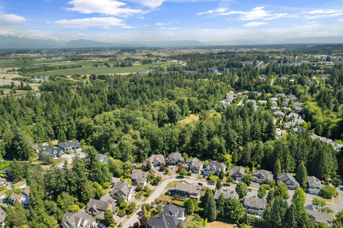Surrey, BC V4P3L7,3370 141 STREET