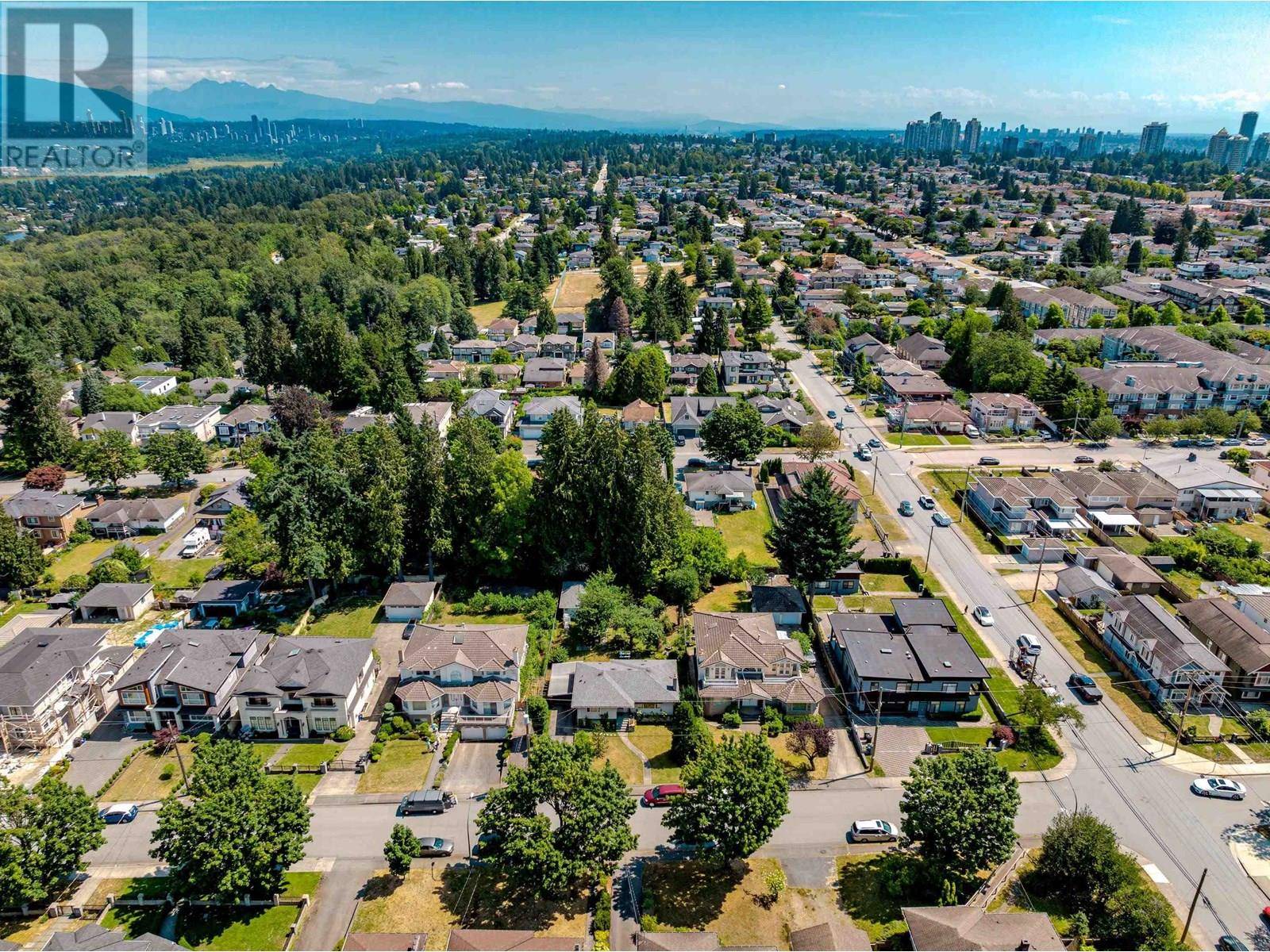 Burnaby, BC V5H3R2,6338 SELMA AVENUE