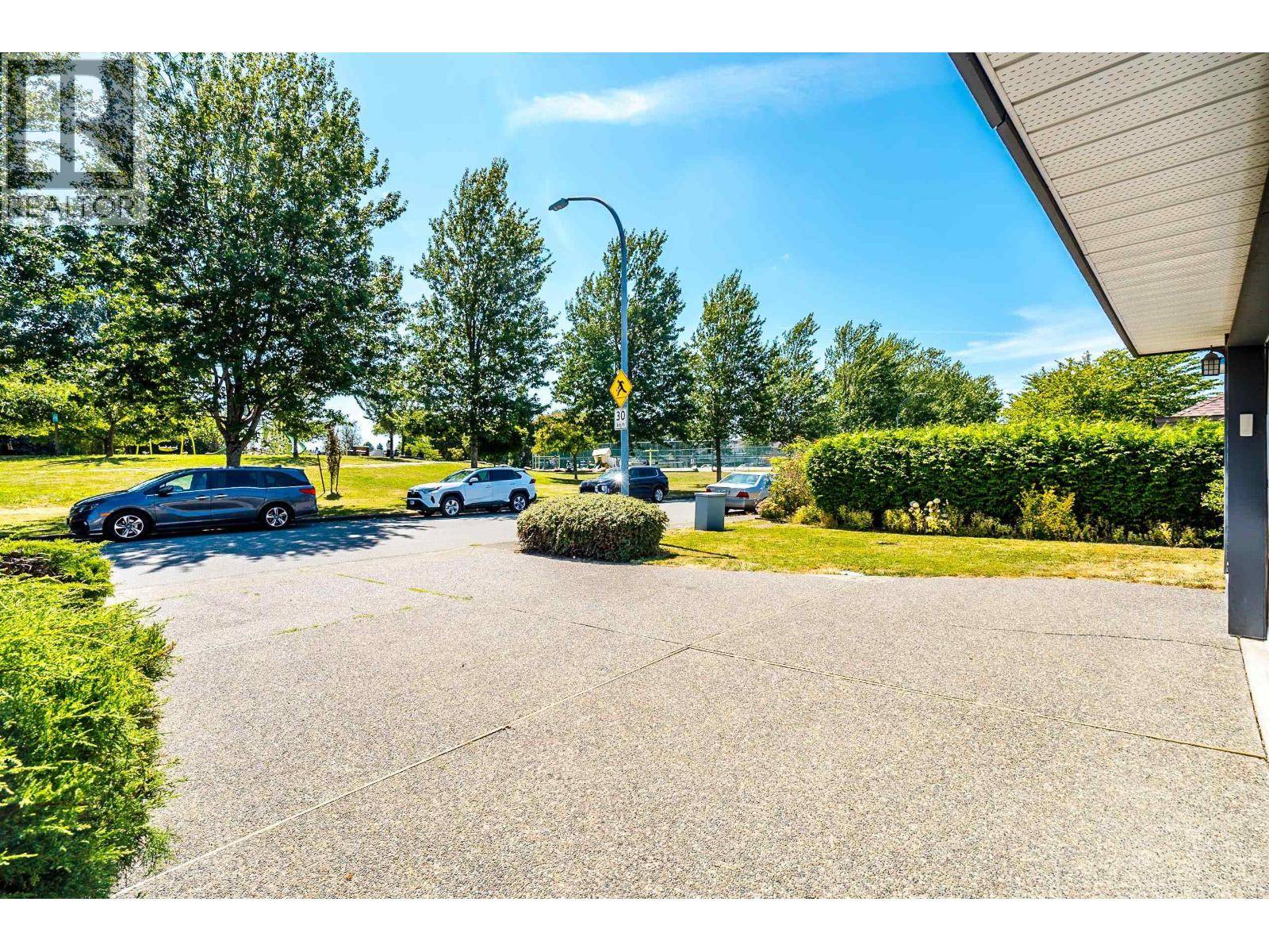Richmond, BC V6X3T9,10171 HALL AVENUE