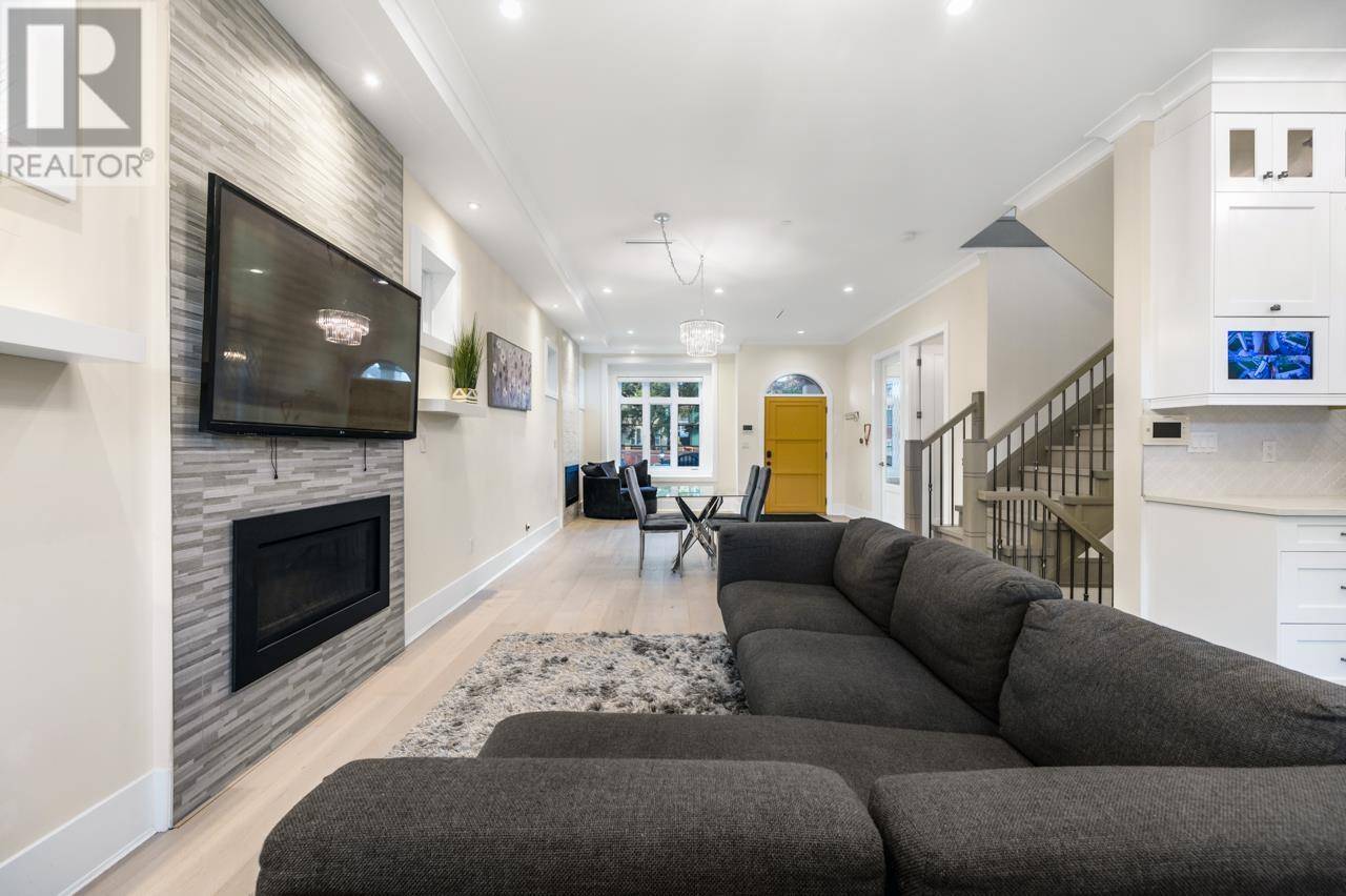 Vancouver, BC V5X1X9,288 E 59TH AVENUE