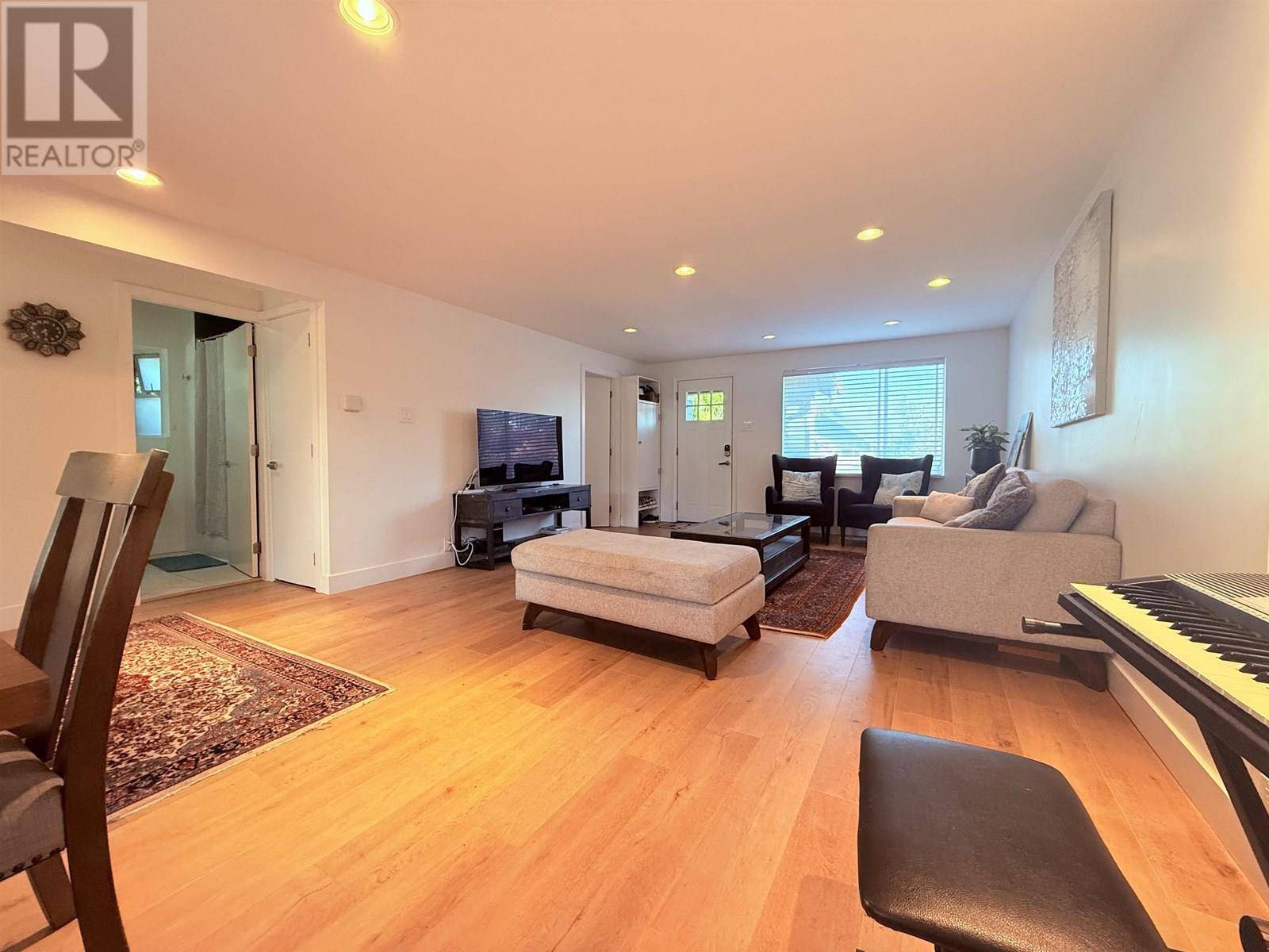 North Vancouver, BC V7L2M7,732 E 13TH STREET