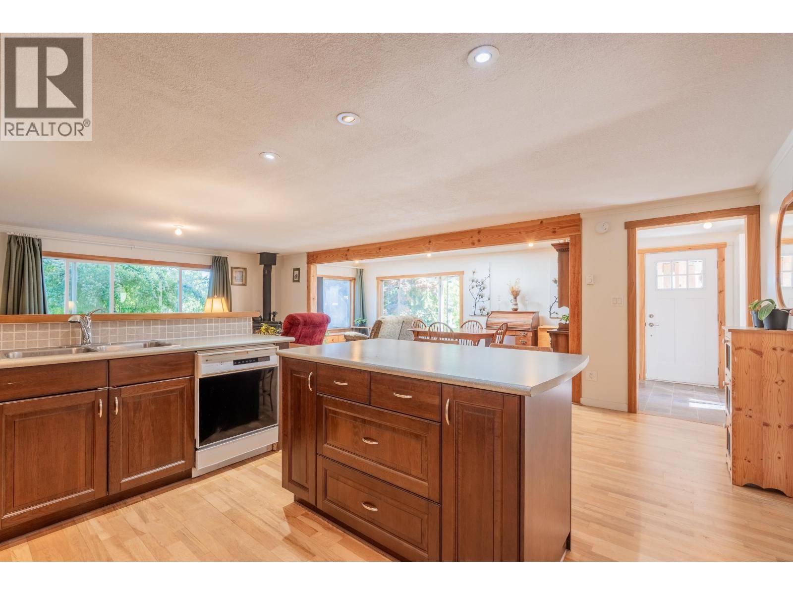 Sechelt, BC V7Z0M1,5459 DERBY ROAD