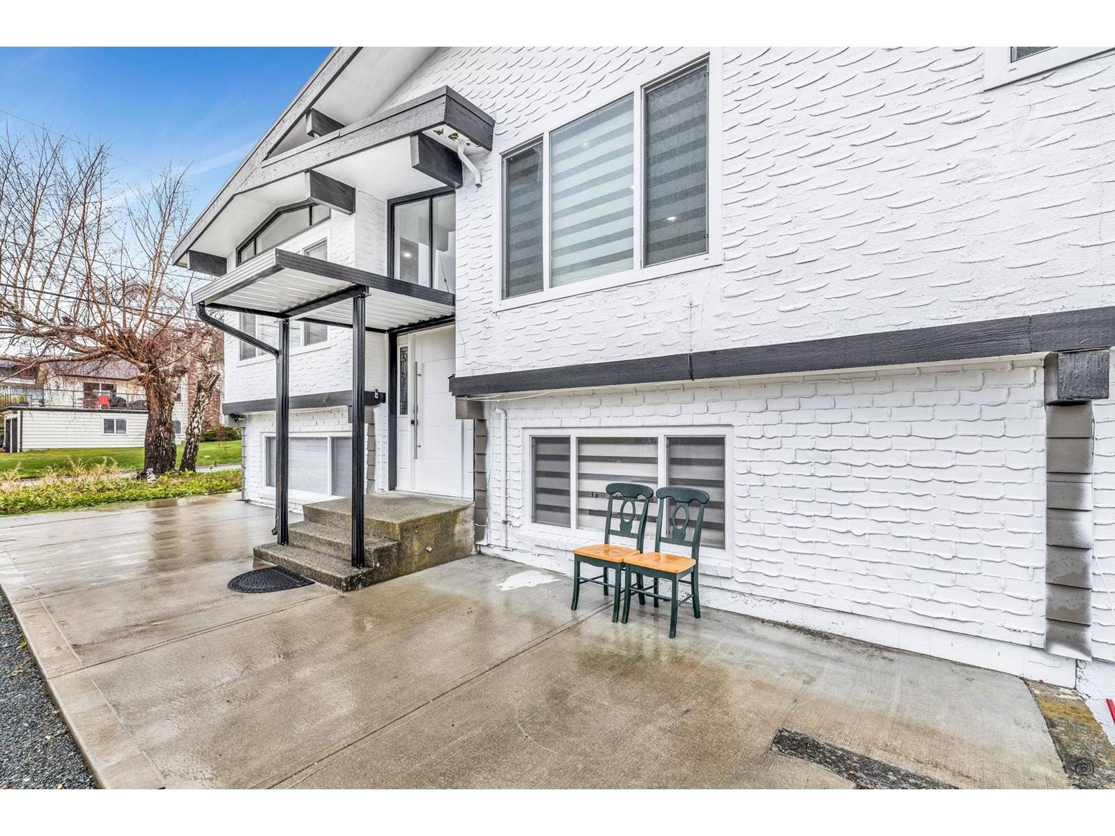 White Rock, BC V4B1W7,15839 CLIFF AVENUE