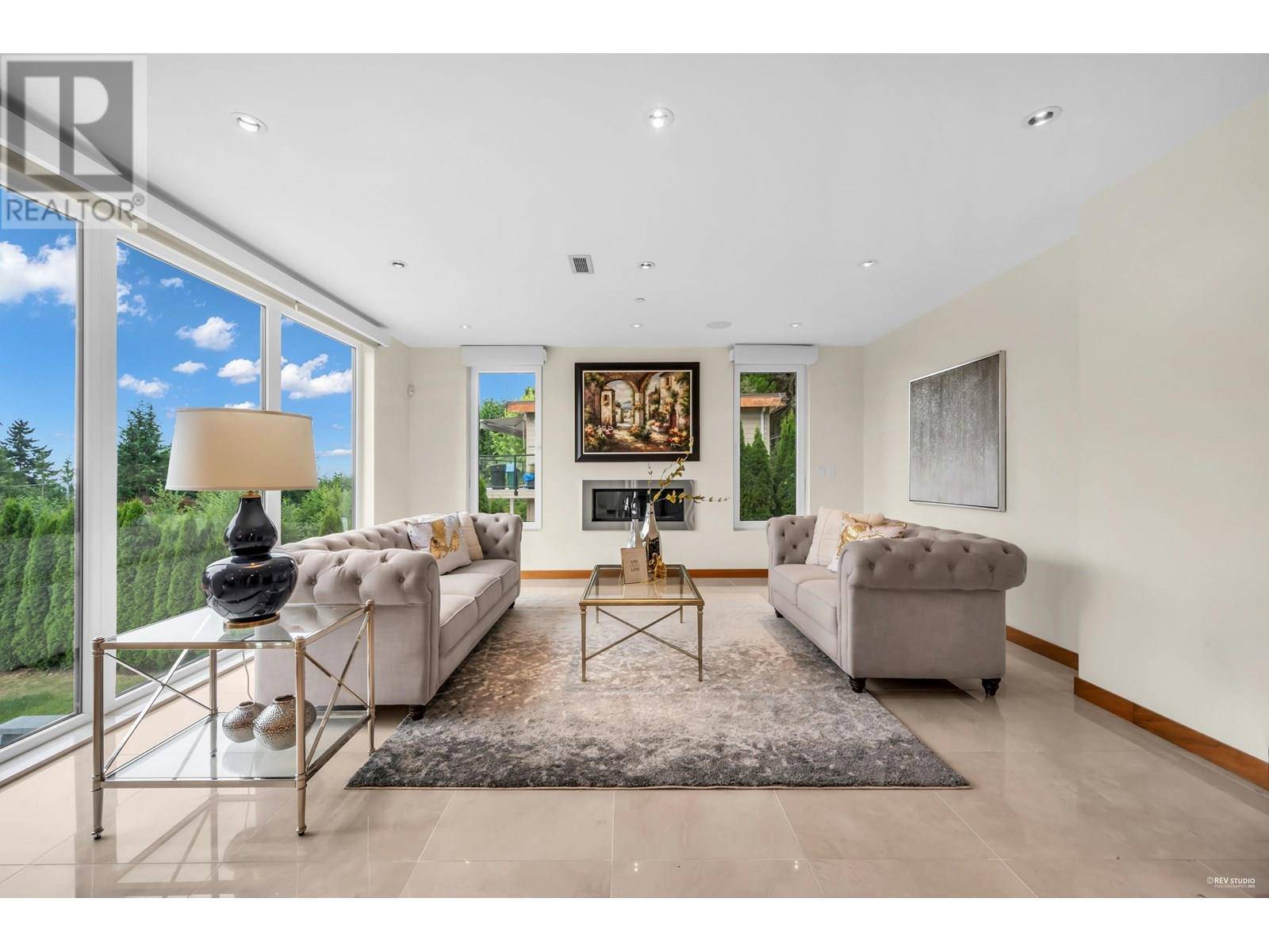West Vancouver, BC V7S1W5,518 BALLANTREE PLACE