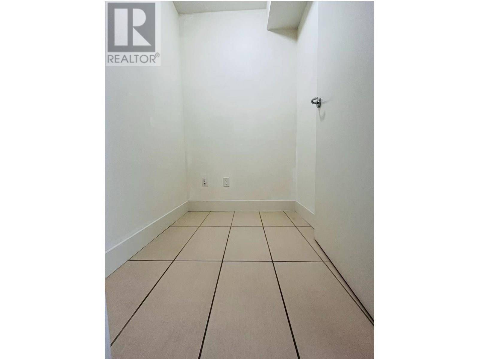 Vancouver, BC V6B0E4,565 SMITHE ST #902