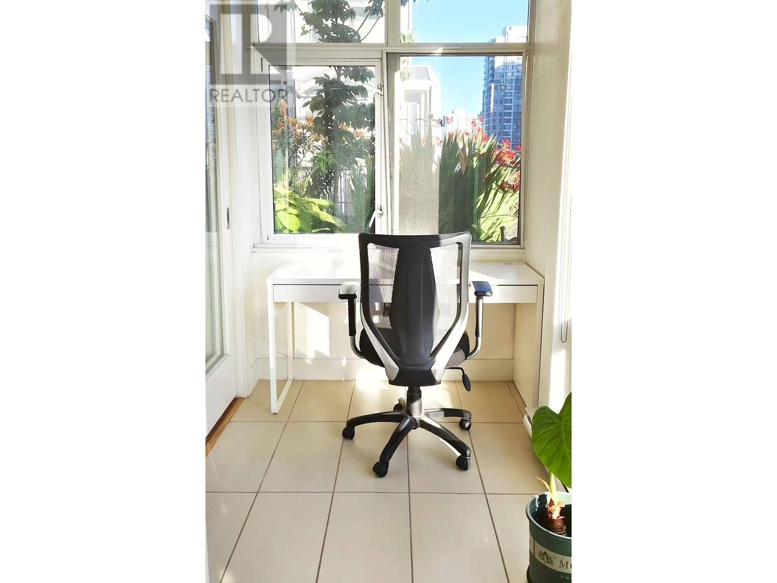 Vancouver, BC V6B0E4,565 SMITHE ST #902