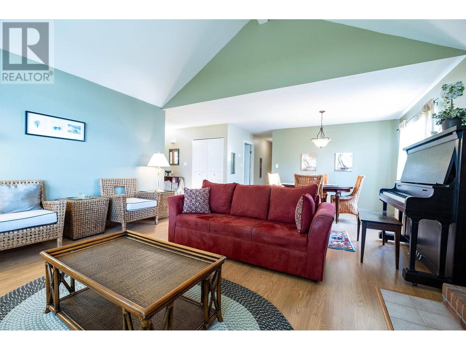 Sechelt, BC V7Z0N9,5462 KENSINGTON ROAD