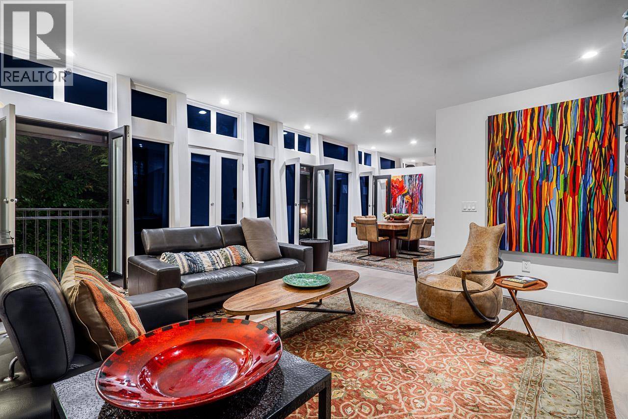 West Vancouver, BC V7V3Z2,955 20TH STREET