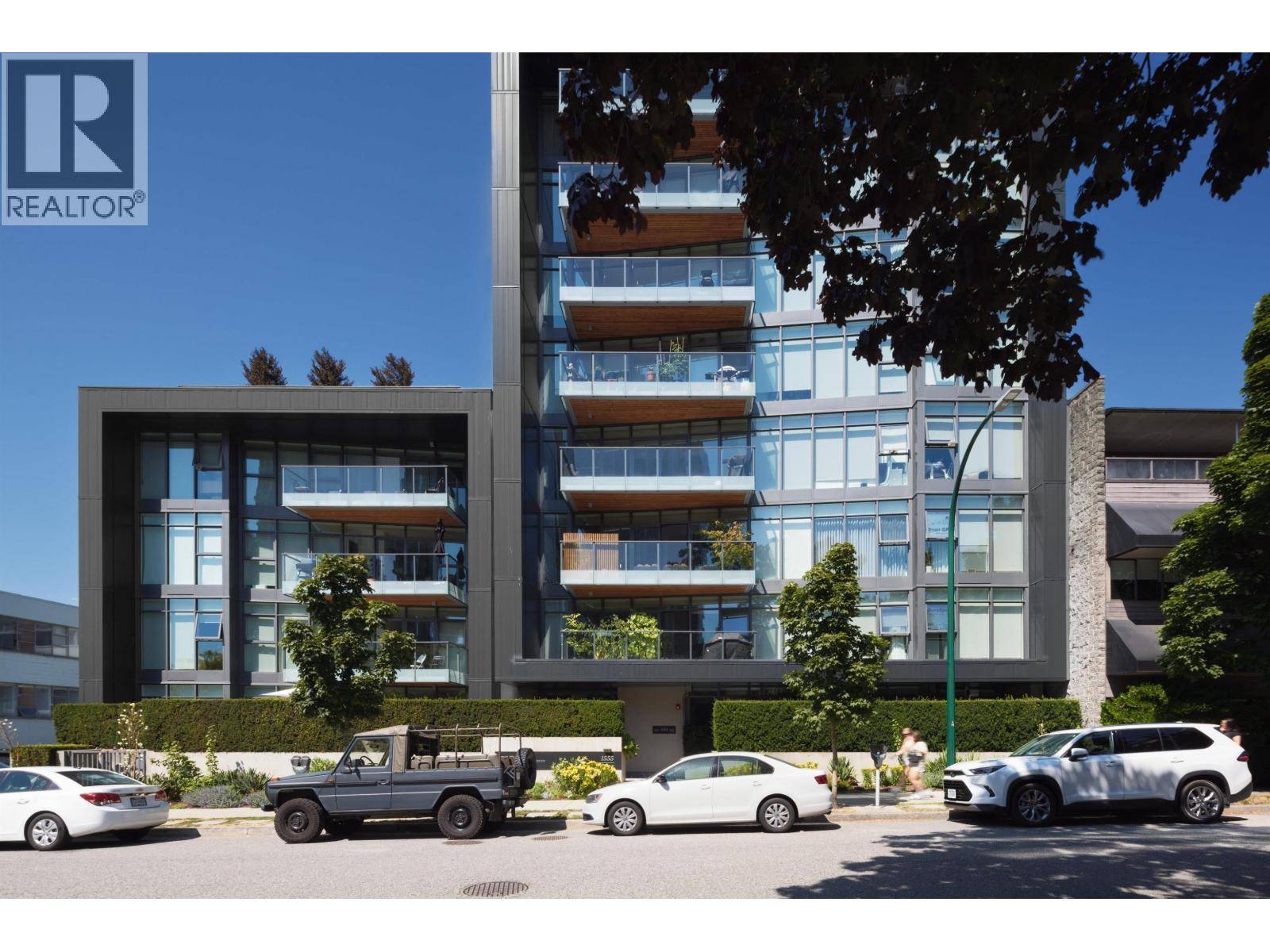 Vancouver, BC V6J1T5,1553 W 8TH AVENUE