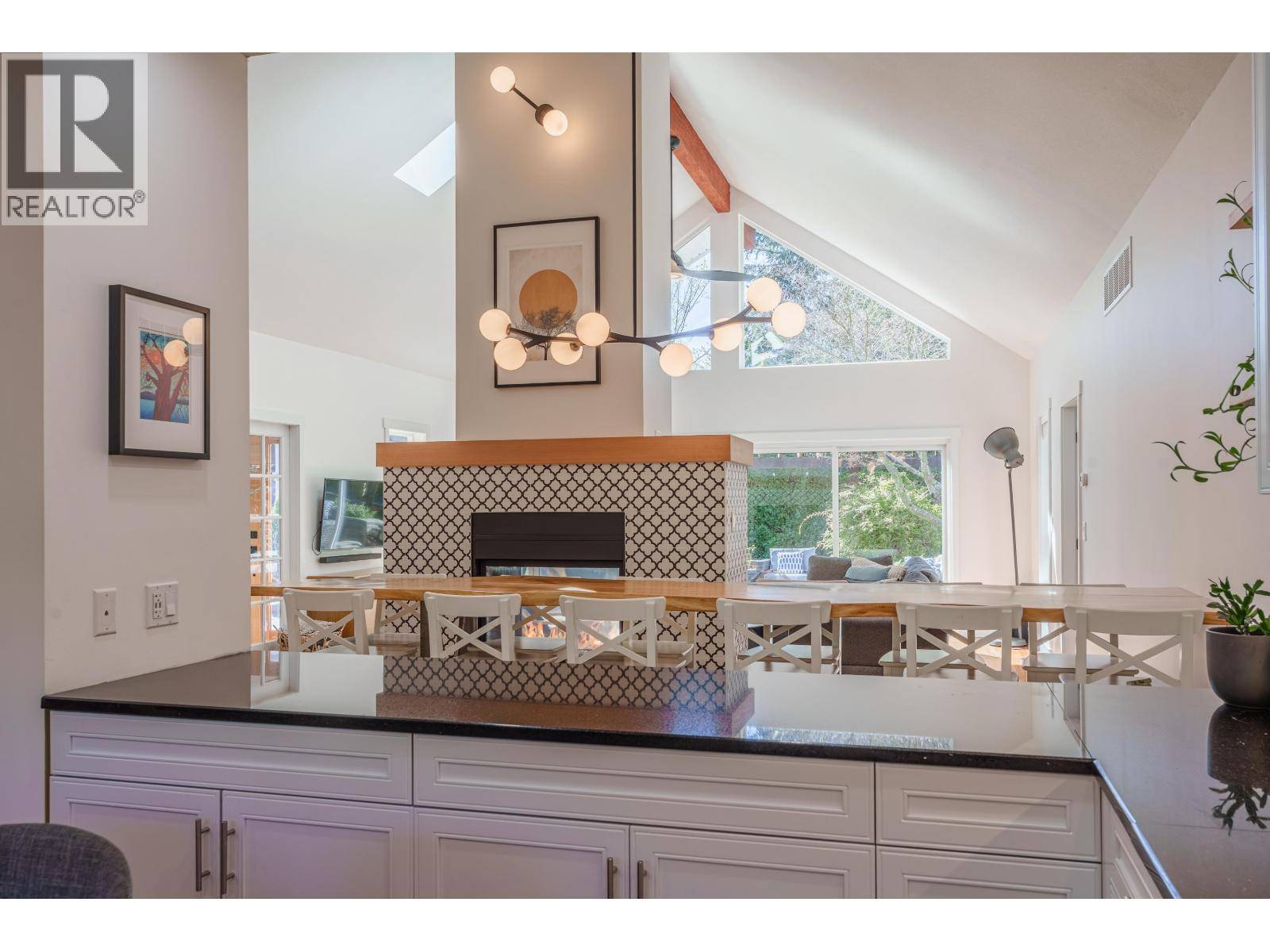 Sechelt, BC V7Z0R8,6323 ORACLE ROAD