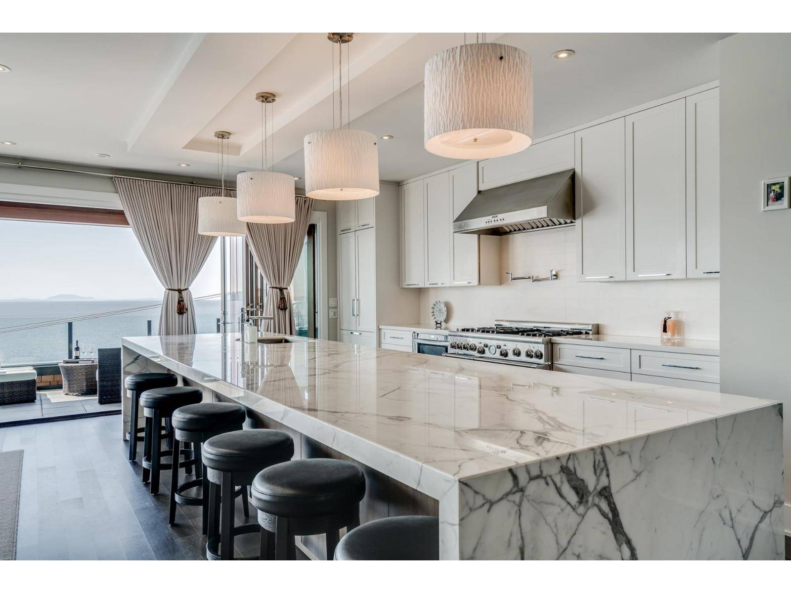 White Rock, BC V4B1B4,14495 MARINE DRIVE