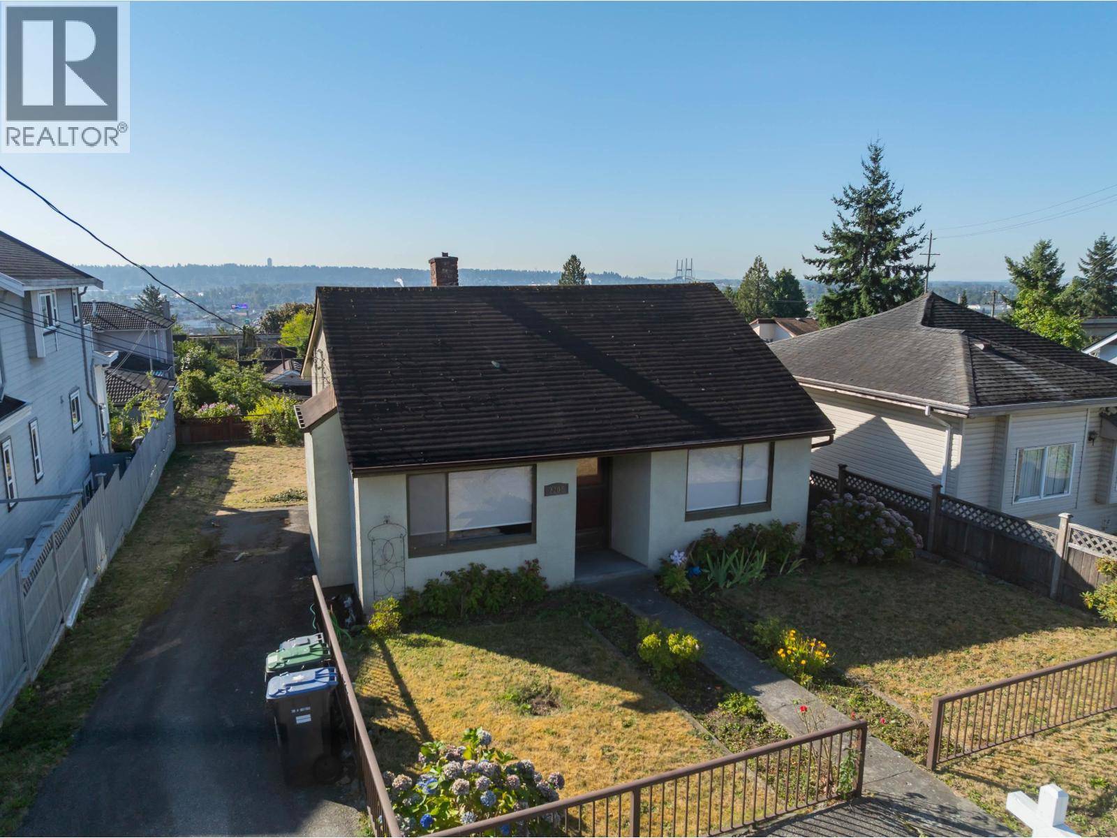 New Westminster, BC V3M2V1,2206 EIGHTH AVENUE