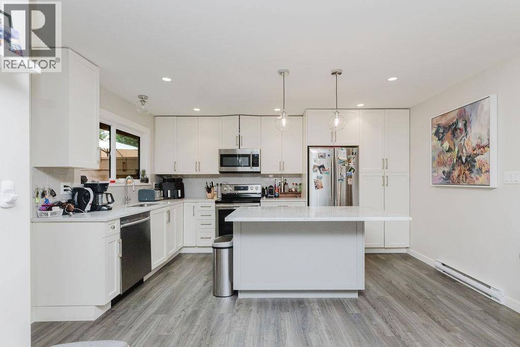 Gibsons, BC V0N1V9,841 NORTH ROAD