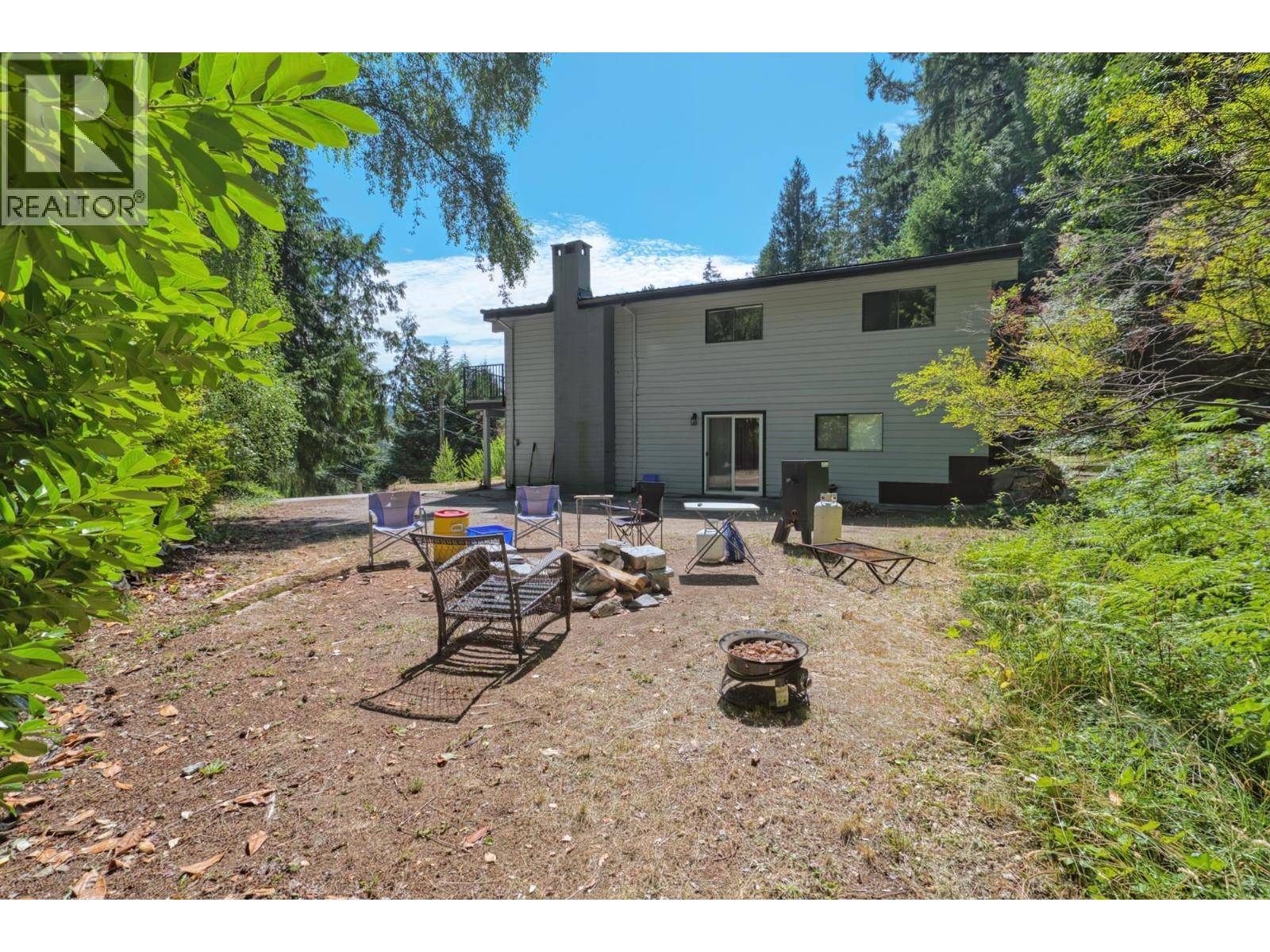 Sechelt, BC V0N3A0,5713 SALMON DRIVE