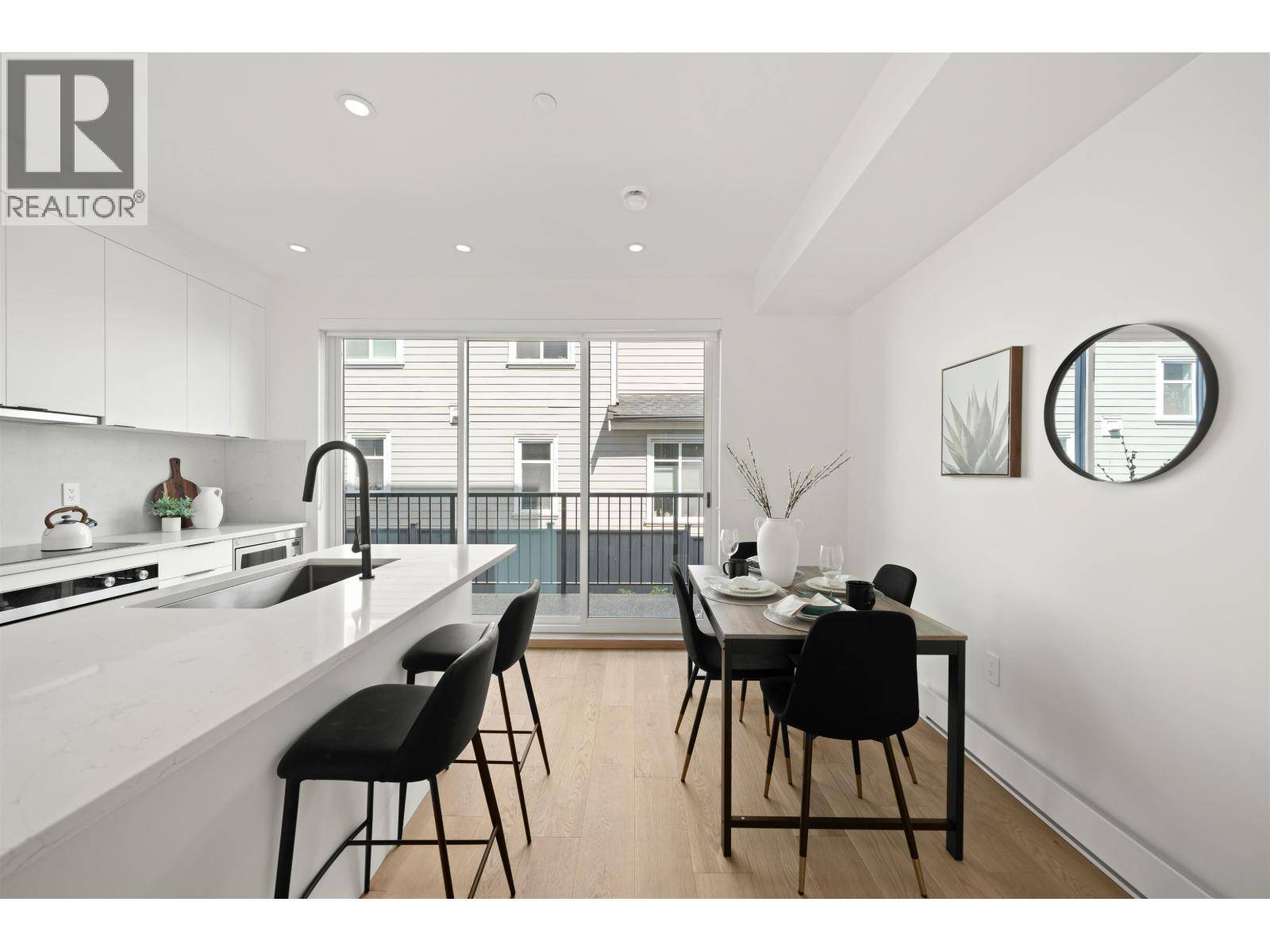 Vancouver, BC V5N1T8,2412 VICTORIA DRIVE